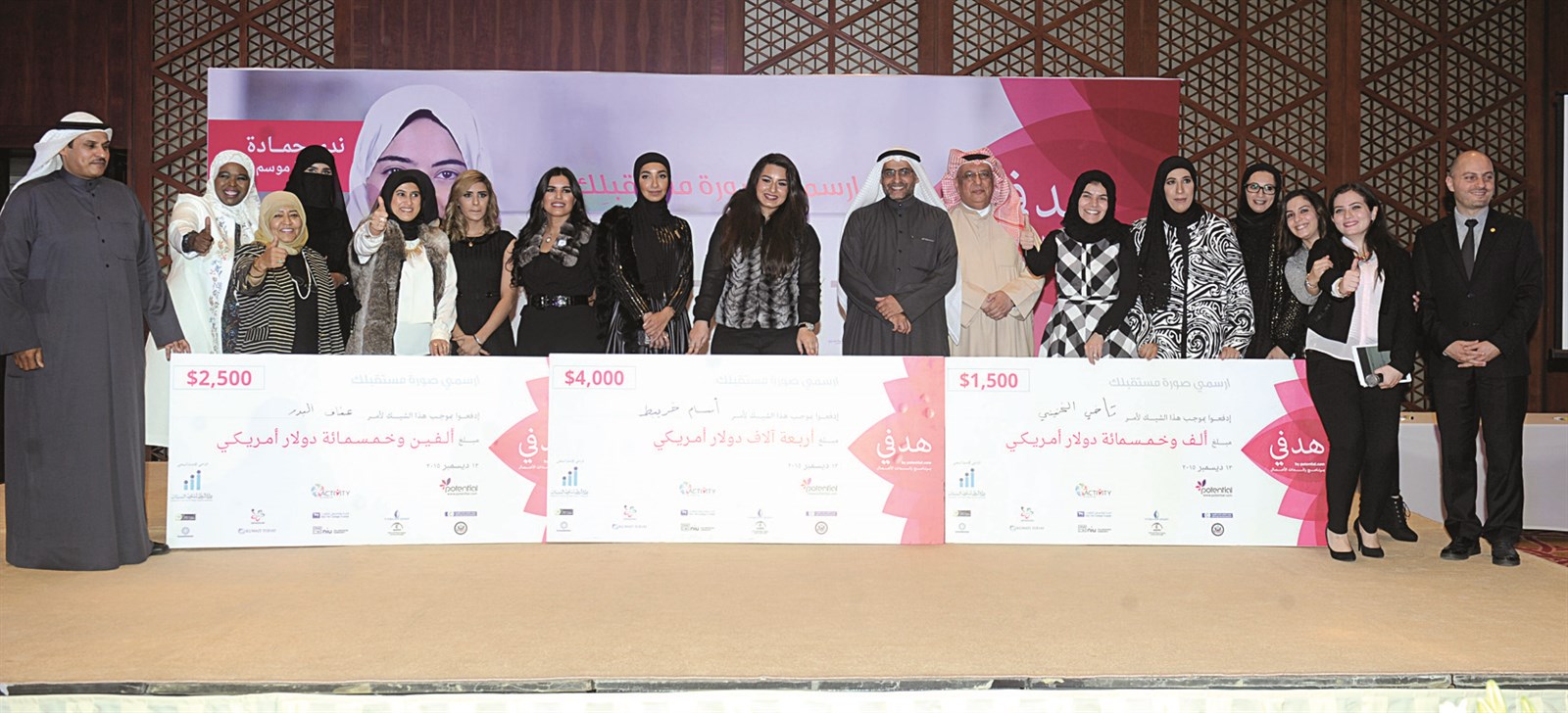 u0627u0644u0641u0627u0626u0632u0627u062a u0645u0639 u0645u0646u0627u0641u0633u0627u062au0647u0646 u0648u0645u0645u062bu0644u064a u0627u0644u0645u0633u0627u0628u0642u0629 (u062au0635u0648u064au0631 u0637u0627u0631u0642 u0639u0632u0627u0644u062fu064au0646)