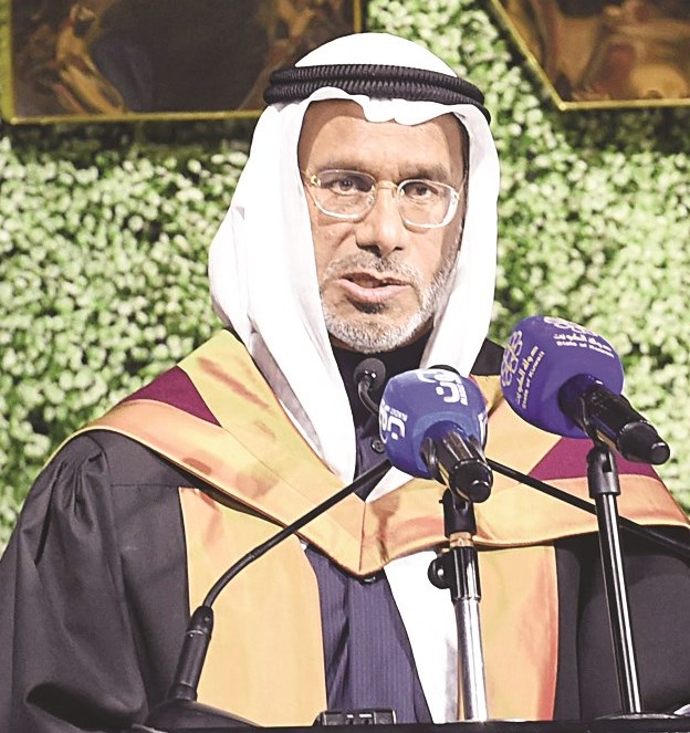 محمد المقاطع ملقياً كلمته