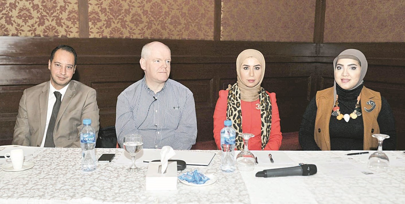 u0641u0627u0637u0645u0629 u0627u0644u0628u0633u0627u0645 u0648u0633u0627u0631u0629 u0642u0633u0645u062a u0648u0627u0644u0645u0633u062au0634u0627u0631 u0627u0644u0623u062cu0646u0628u064a u0644u0644u0645u0634u0631u0648u0639 (u062au0635u0648u064au0631 u0633u0639u062f u0647u0646u062fu0627u0648u064a)