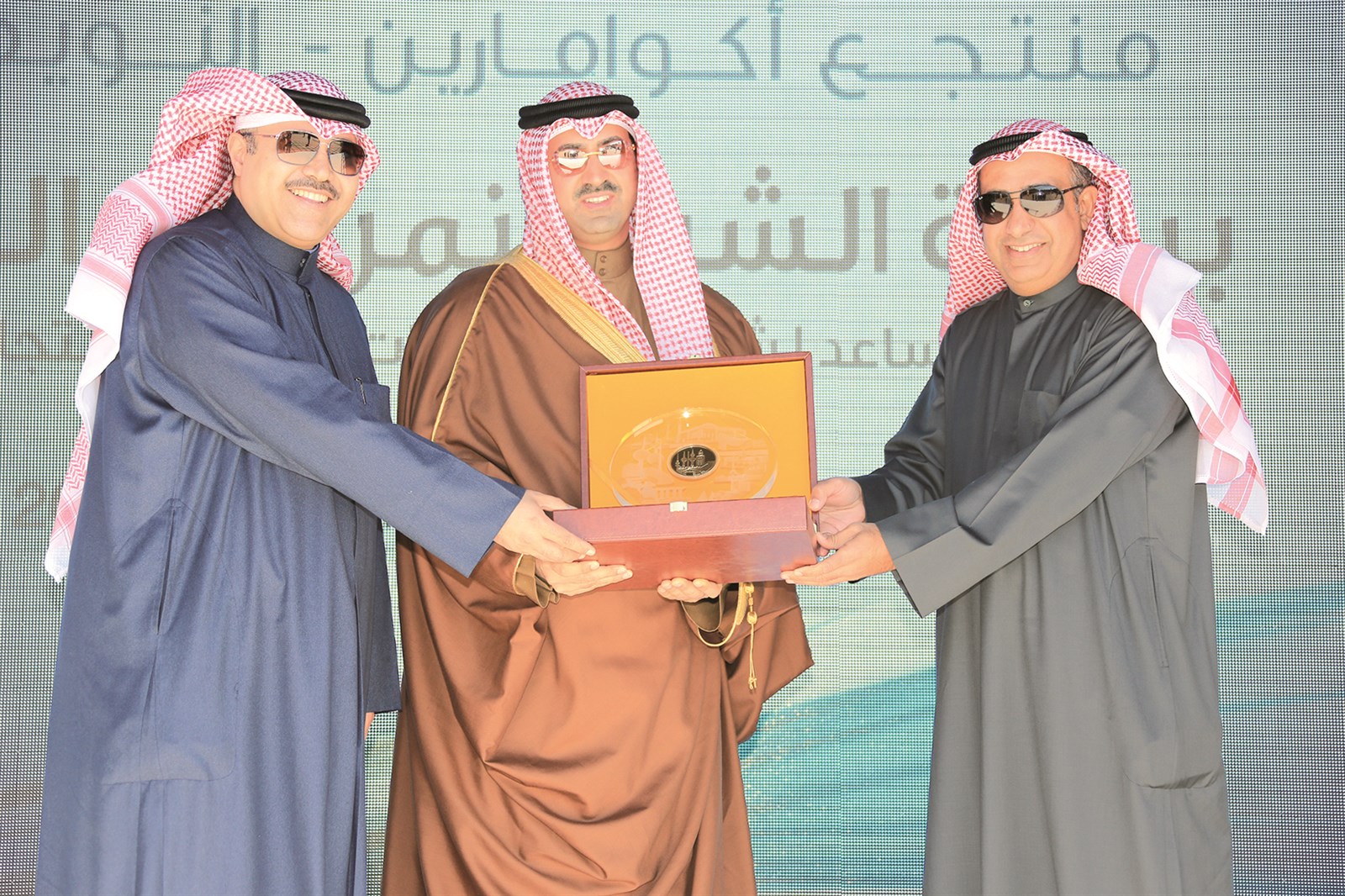 فهد البناي وحسين السعيد يكرّمان الشيخ نمر فهد الصباح