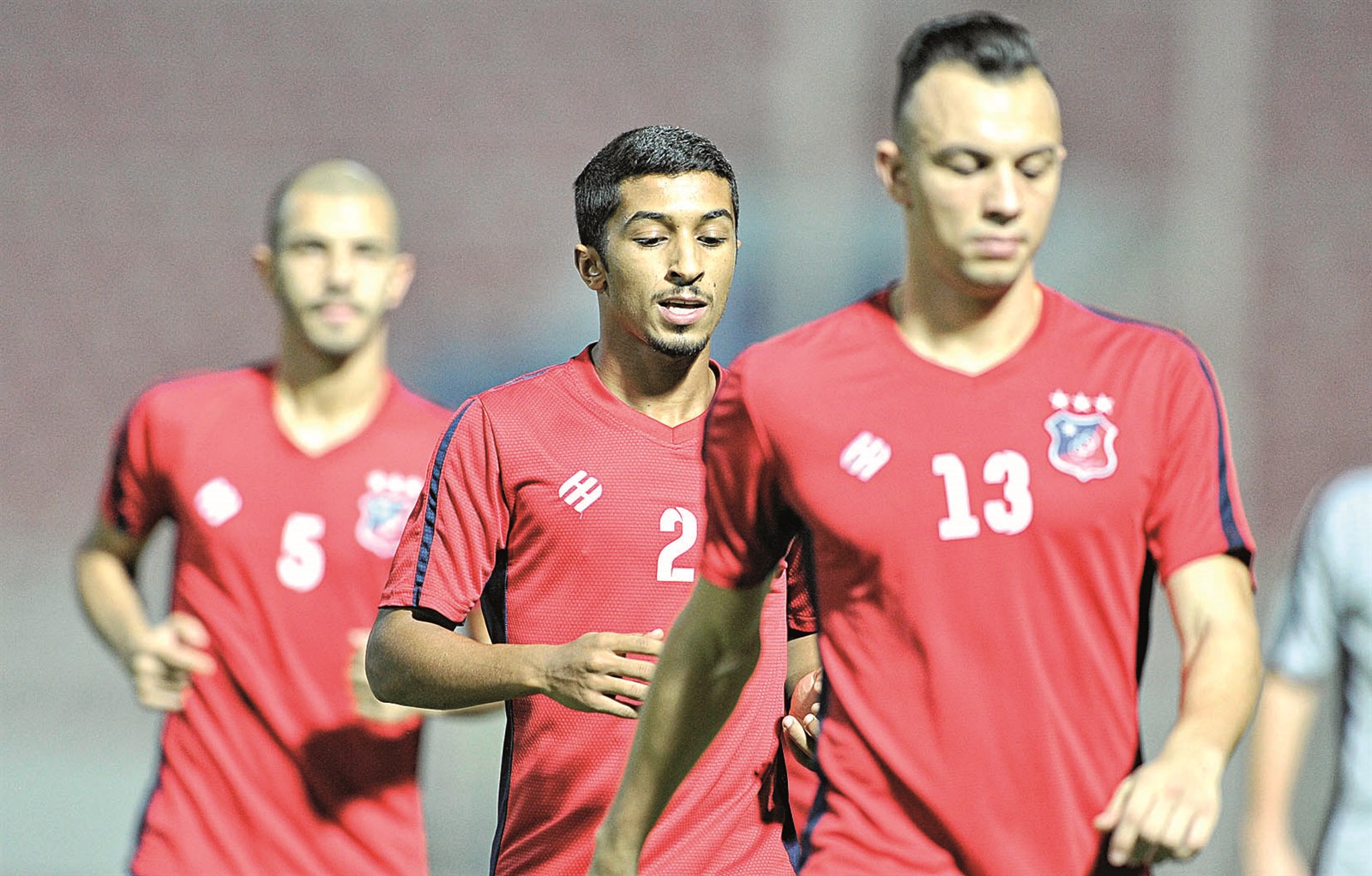 u0633u0627u0645u064a u0627u0644u0635u0627u0646u0639 (u0648u0633u0637) u062du0627u0636u0631 u0641u064a u0627u0644u0645u0628u0627u0631u0627u0629 u0623u0645u0627u0645 u062eu064au0637u0627u0646  (u062au0635u0648u064au0631 u062cu0627u0633u0645 u0628u0627u0631u0648u0646)