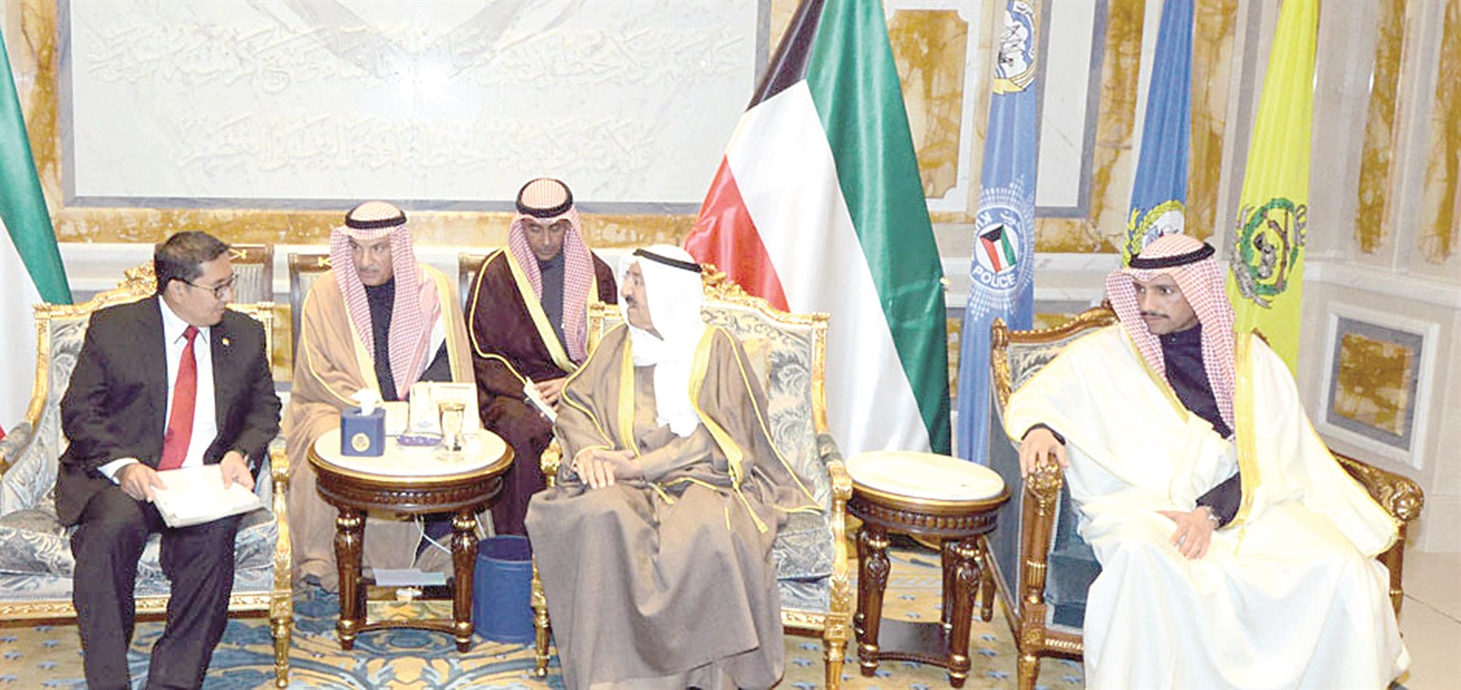 الأمير مستقبلاً الغانم ونائب رئيس البرلمان الإندونيسي