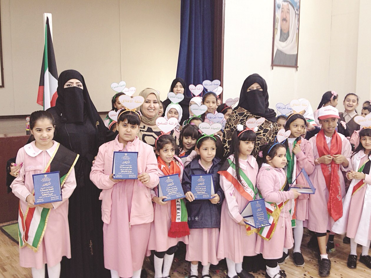 u0645u062fu064au0631u0629 u0627u0644u0645u062fu0631u0633u0629 u0648u0627u0644u0645u062fu064au0631u0627u062a u0627u0644u0645u0633u0627u0639u062fu0627u062a u0648u0627u0644u0628u0627u062du062bu0629 u0645u0646u0649 u0645u062cu062fu064a u0645u0639 u0627u0644u0641u0627u0626u0632u0627u062a