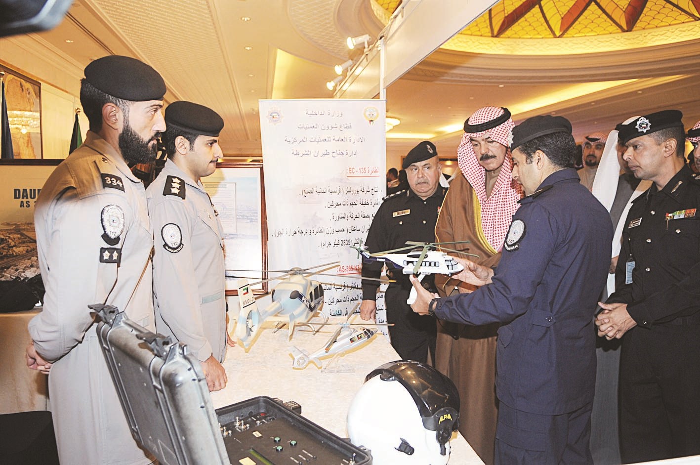 الخالد يتفقد جناح طيران الشرطة