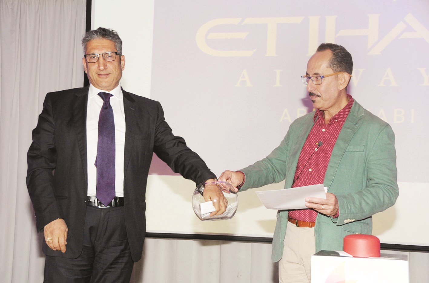 سحوبات على تذاكر سفر