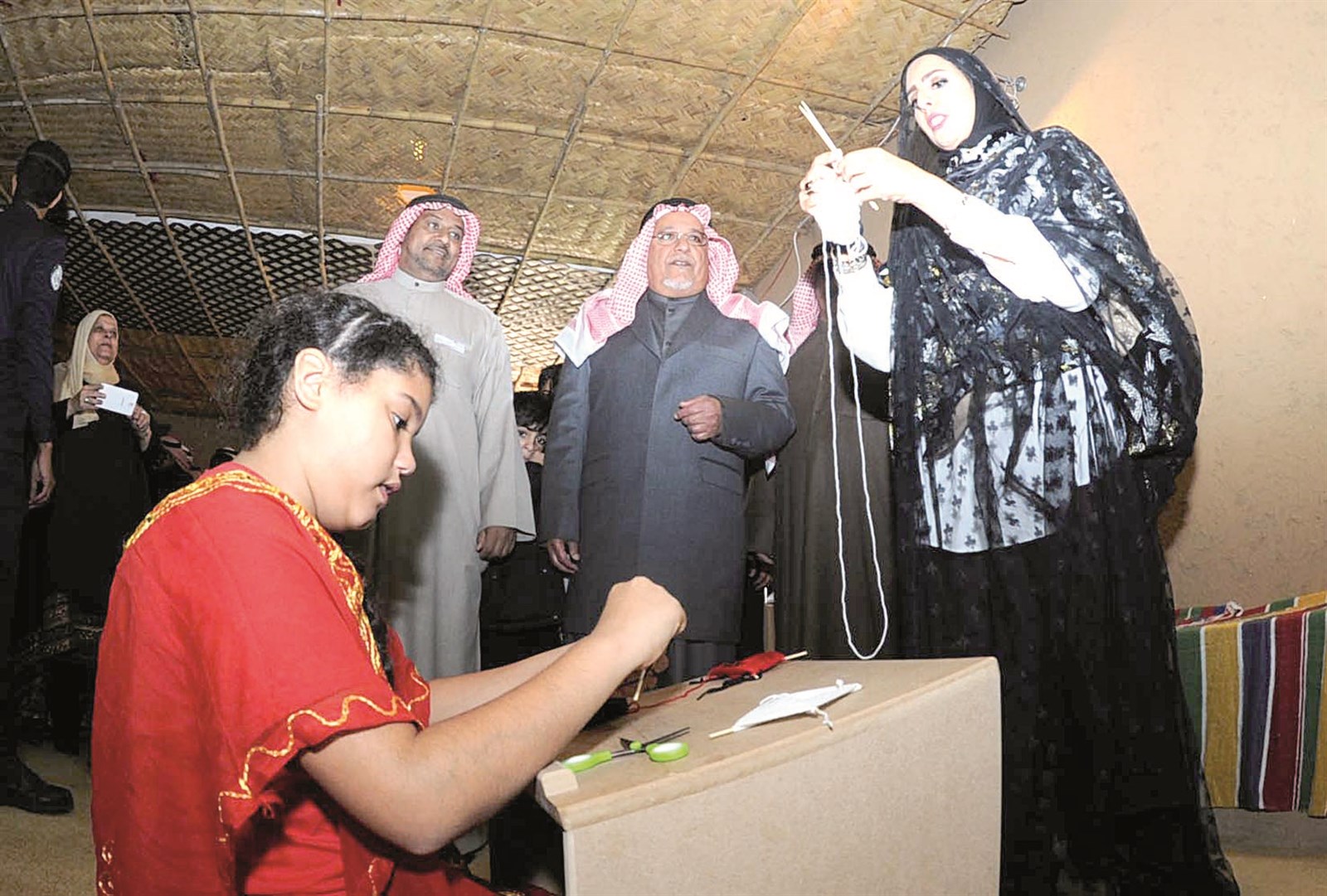 متابعة لفن المشغولات اليدوية