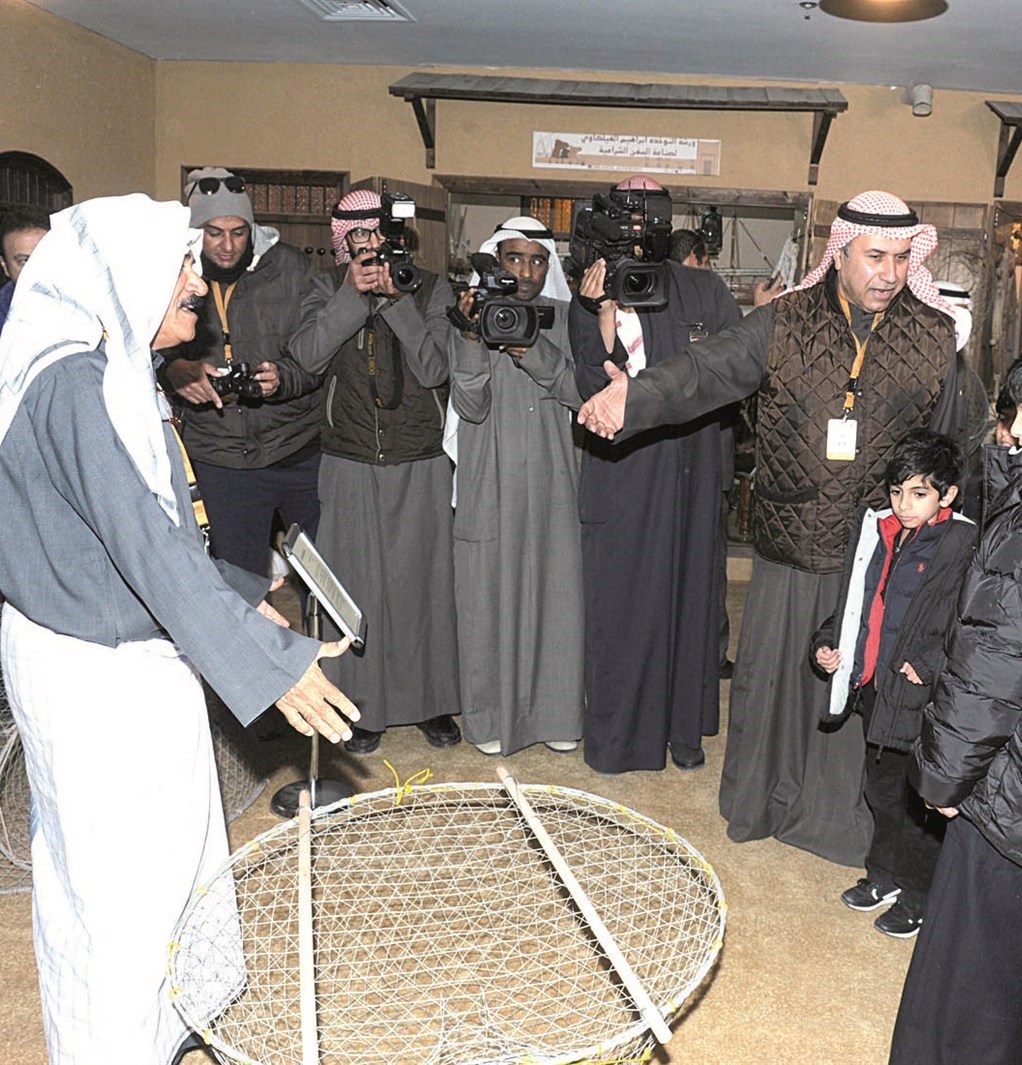 استعراض الصيد بـ«القرقور»