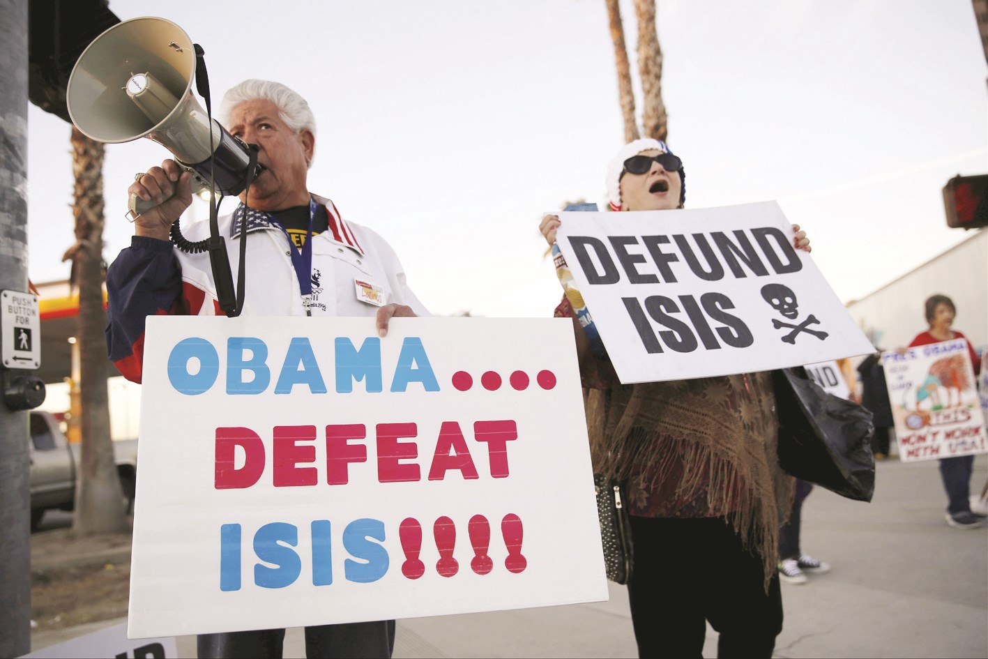 u0623u0645u064au0631u0643u064a u0641u064a u0633u0627u0646 u0628u0631u0646u0627u0631u062fu064au0646u0648 u064au062du0645u0644 u0644u0627u0641u062au0629 u0643u062au0628 u0639u0644u064au0647u0627: u0623u0648u0628u0627u0645u0627 u0627u0647u0632u0645 u00abu062fu0627u0639u0634u00bb (u0631u0648u064au062au0631u0632)