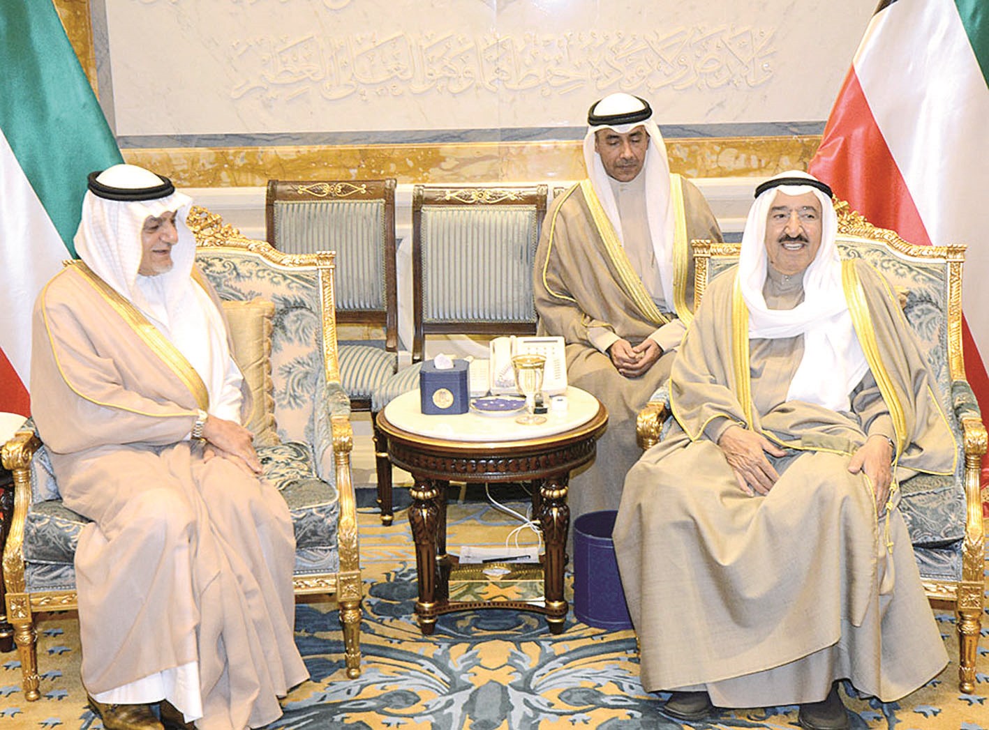 سمو الأمير مستقبلاً تركي الفيصل ضمن وفد مجلس العلاقات العربية والدولية