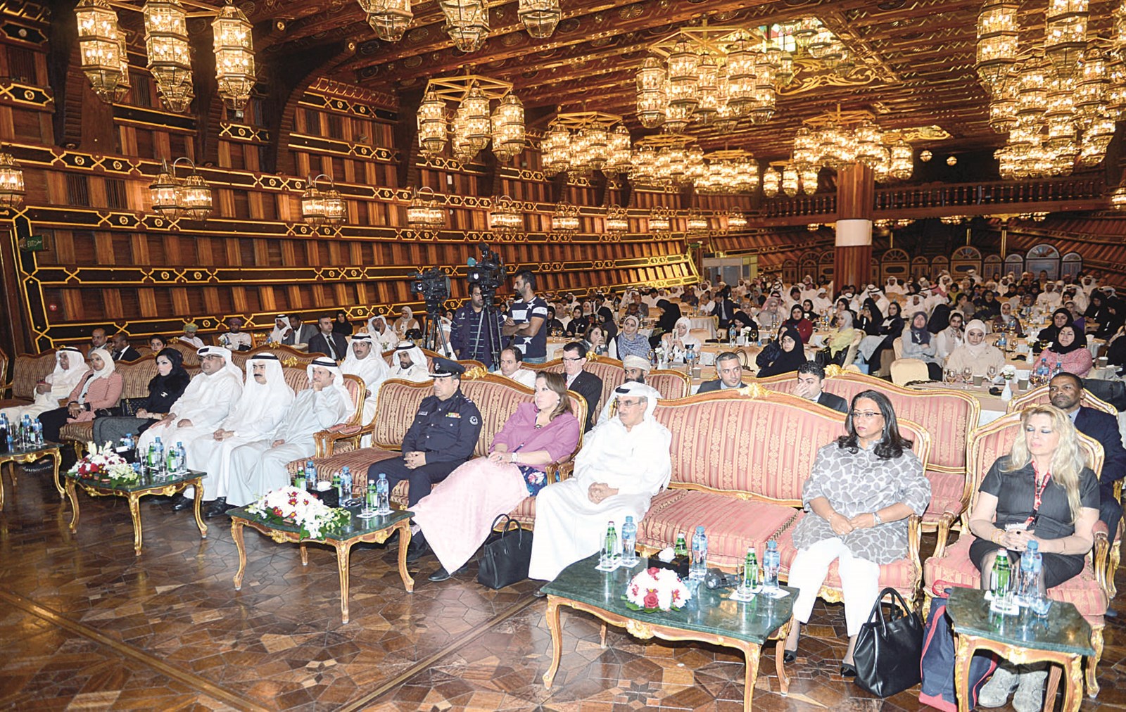 u062du0636u0648u0631 u0627u0644u0645u0624u062au0645u0631   (u062au0635u0648u064au0631 u0645u0648u0633u0649 u0639u064au0627u0634)