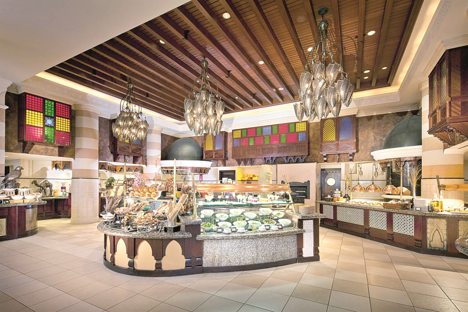 قاعة الطعام في مطعم ميناء السلام