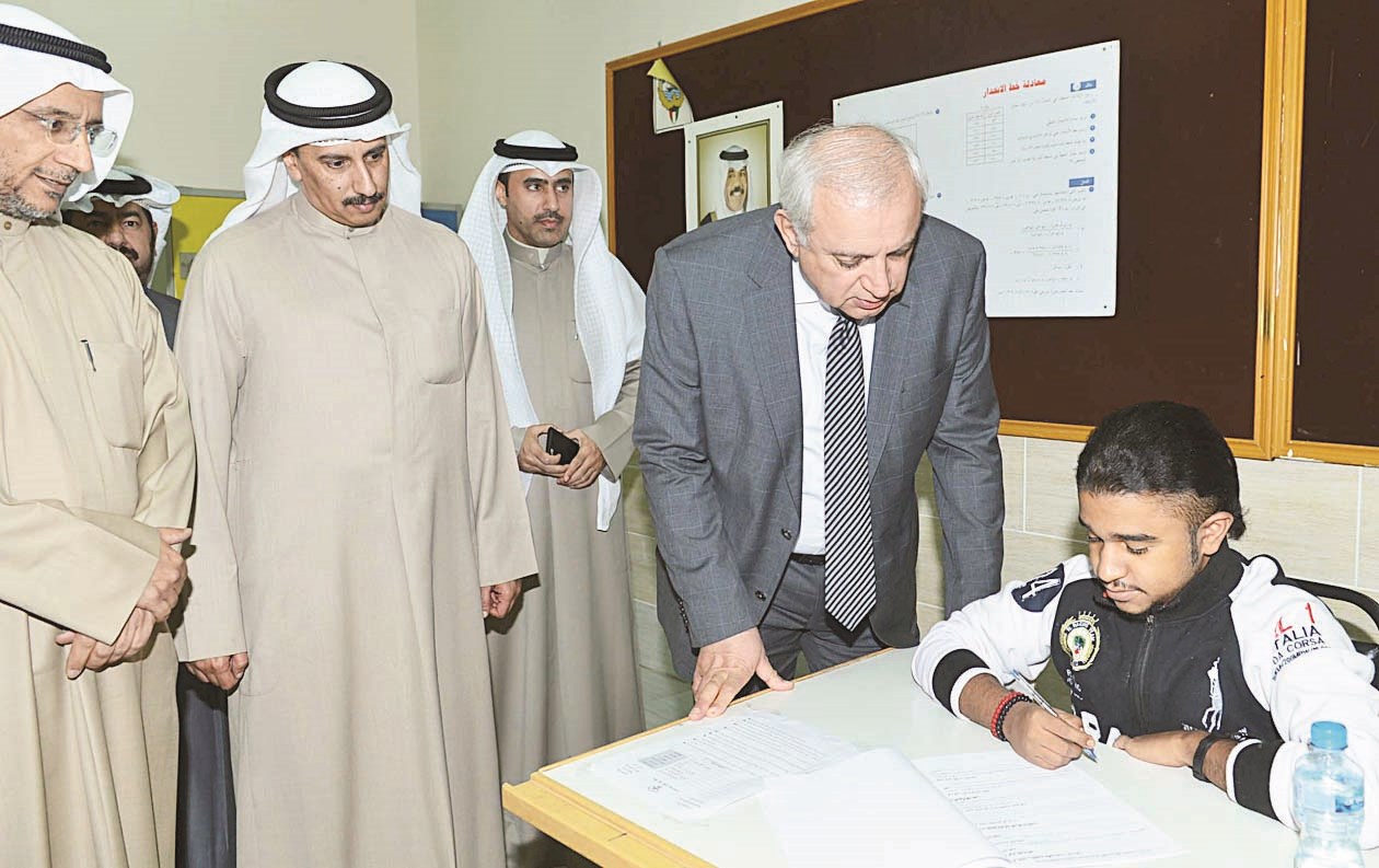 u0627u0644u0648u0632u064au0631 u0627u0644u0639u064au0633u0649 u064au0639u0627u064au0646 u0625u062cu0627u0628u0627u062a u0623u062du062f u0627u0644u0637u0644u0627u0628 (u062au0635u0648u064au0631 u0645u0648u0633u0649 u0639u064au0627u0634)