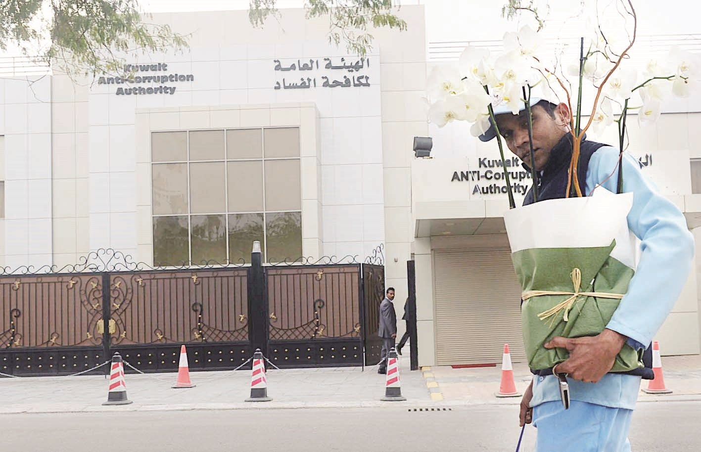 حتى الورود أخليت (تصوير أسعد عبدالله)