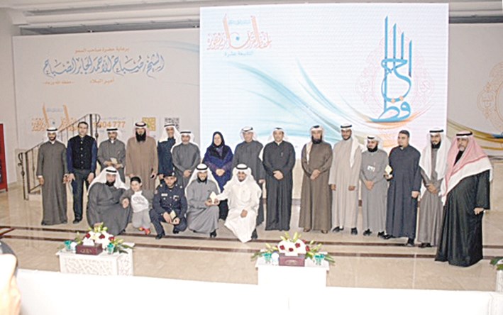 u0627u0644u0635u0627u0646u0639 u0641u064a u0644u0642u0637u0629 u062au0630u0643u0627u0631u064au0629 u0645u0639 u0627u0644u0641u0627u0626u0632u064au0646 u0627u0644u0645u0643u0631u0645u064au0646