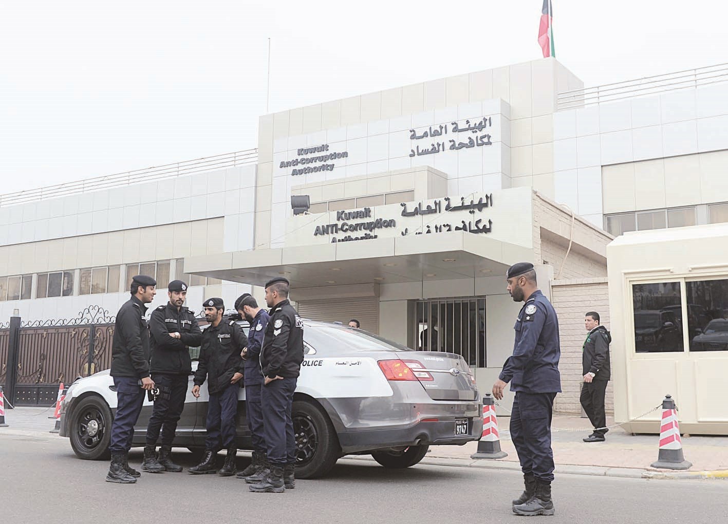 u0631u062cu0627u0644 u0623u0645u0646 u0623u0645u0627u0645 u0645u0628u0646u0649 u0627u0644u0647u064au0626u0629 u0628u0639u062f u0635u062fu0648u0631 u0627u0644u062du0643u0645 (u062au0635u0648u064au0631 u0627u0633u0639u062f u0639u0628u062fu0627u0644u0644u0647)