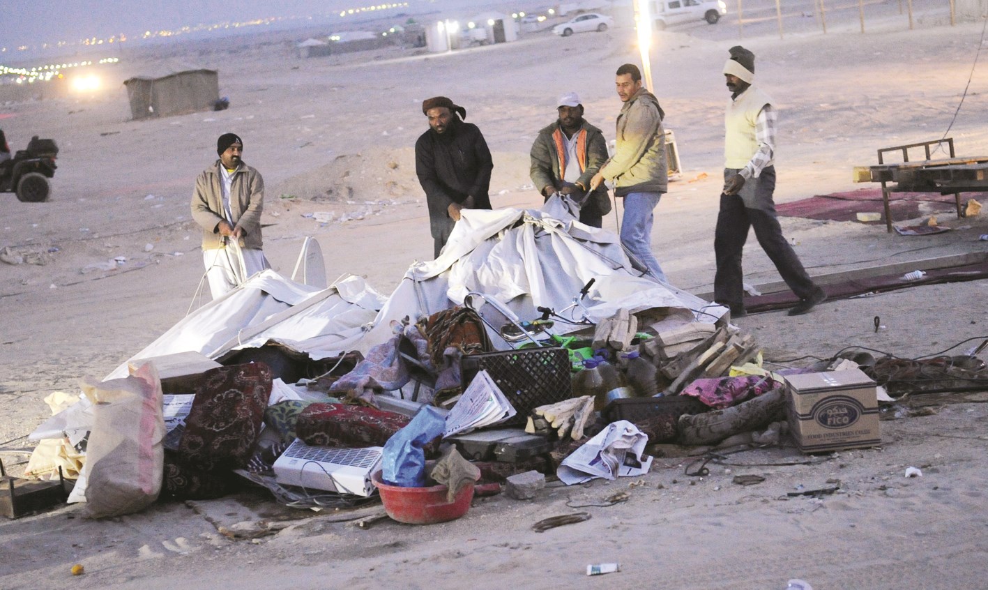 محتويات خيمة - بقالة  (تصوير نايف العقلة)