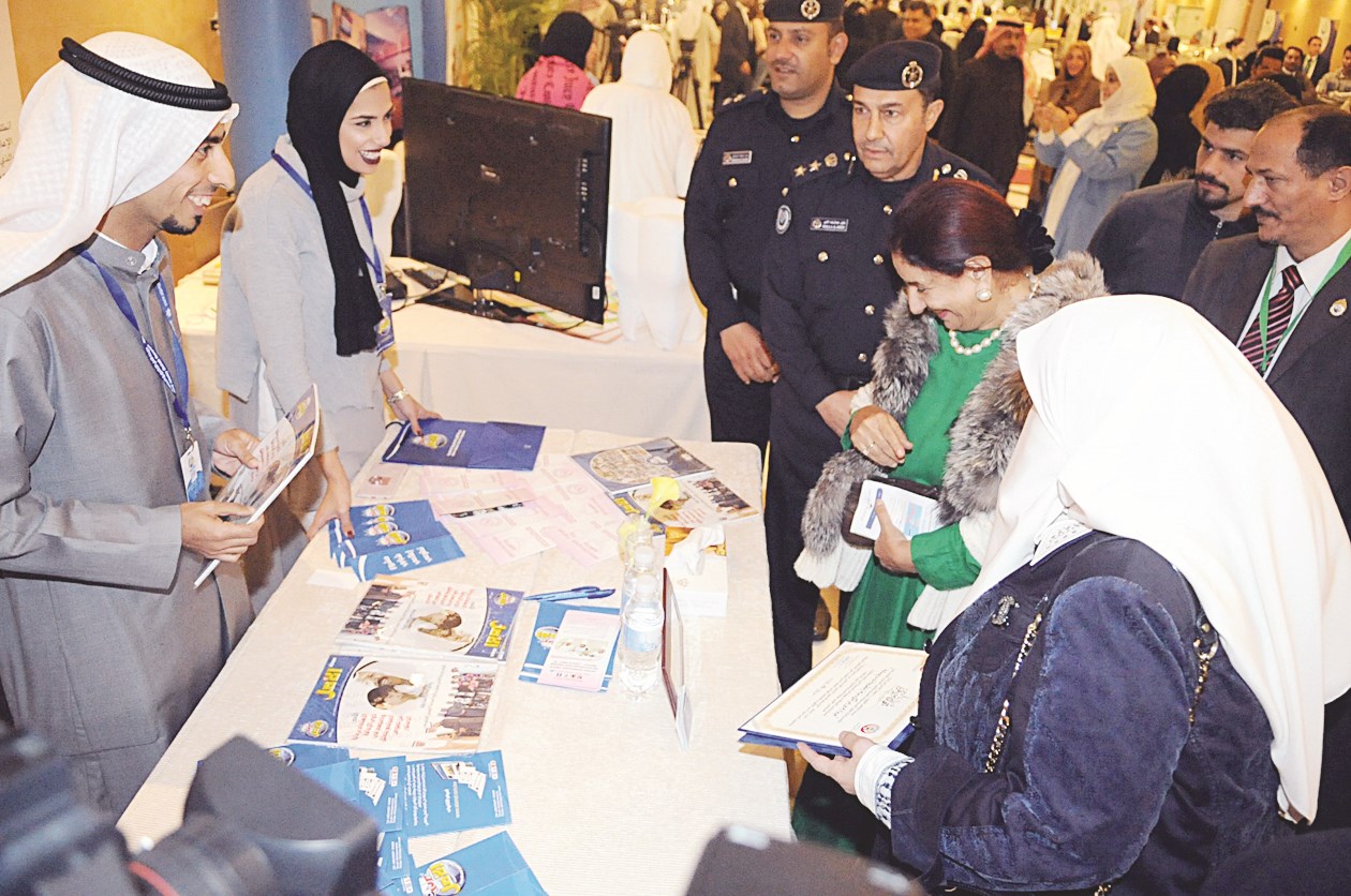 u0639u0628u064au0631 u0627u0644u0628u062du0648u0647 u0648u0634u064au062eu0629 u0627u0644u0639u0628u062fu0627u0644u0644u0647 u0648u062eu0644u064au0644 u0627u0644u0623u0645u064au0631 u064au0637u0644u0639u0648u0646 u0639u0644u0649 u0627u0644u0645u0639u0631u0636 u0627u0644u0645u0631u0627u0641u0642 u0644u0644u064au0648u0645 u0627u0644u0645u0641u062au0648u062d