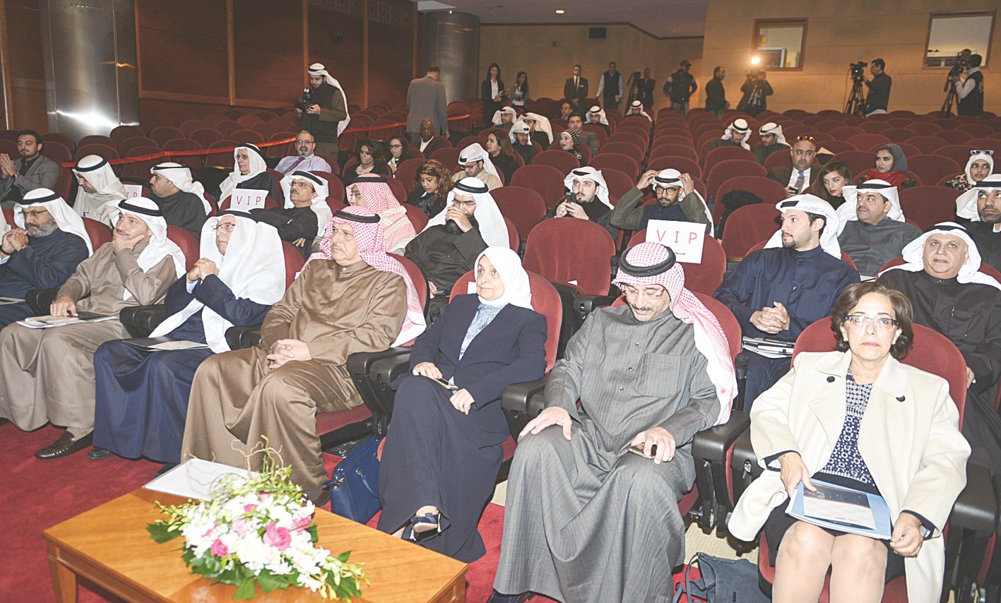 الصبيح والعجيل والحساوي في مقدم الحضور (تصوير موسى عياش)