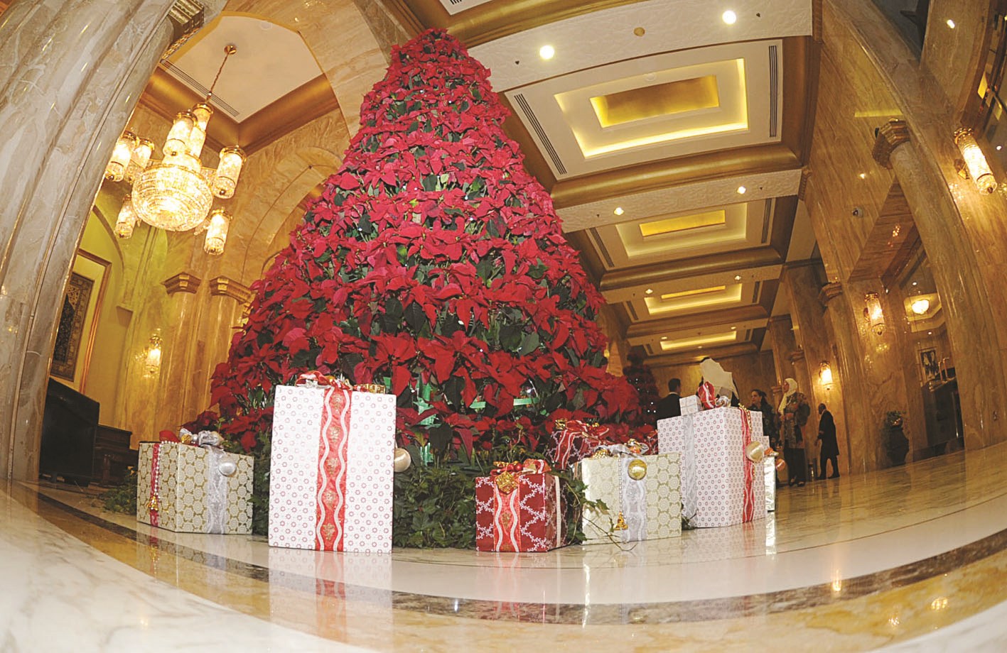 شجرة الميلاد والهدايا