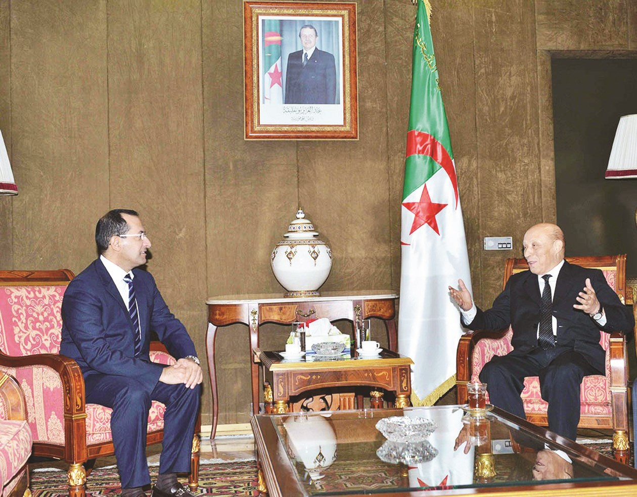 u0627u0644u0633u0641u064au0631 u0627u0644u0634u0628u0648 u062eu0644u0627u0644 u0627u0644u0645u0628u0627u062du062bu0627u062a u0645u0639 u0648u0644u062f u062eu0644u064au0641u0629