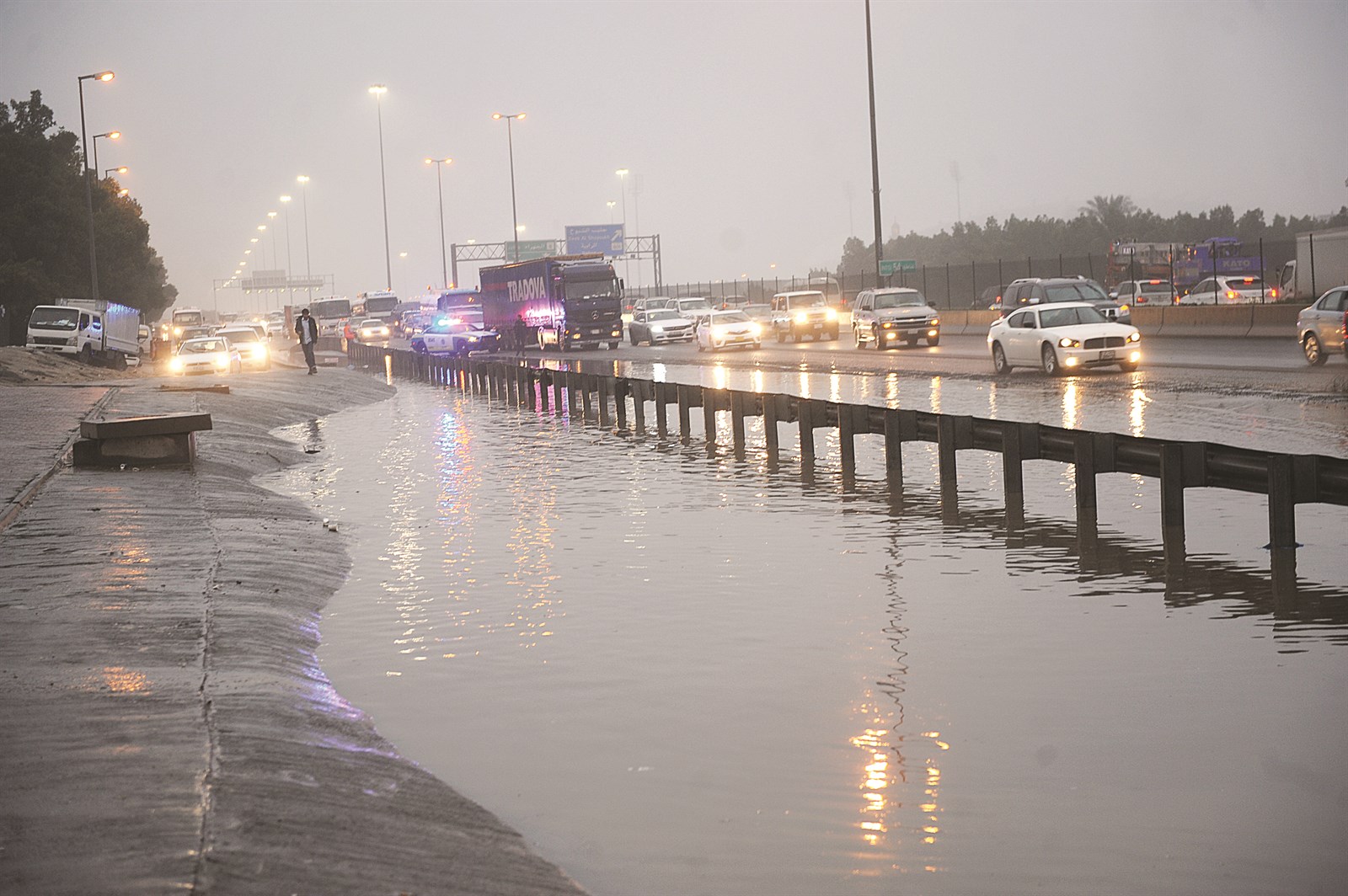 تجمعات للمياه في بعض الشوارع
