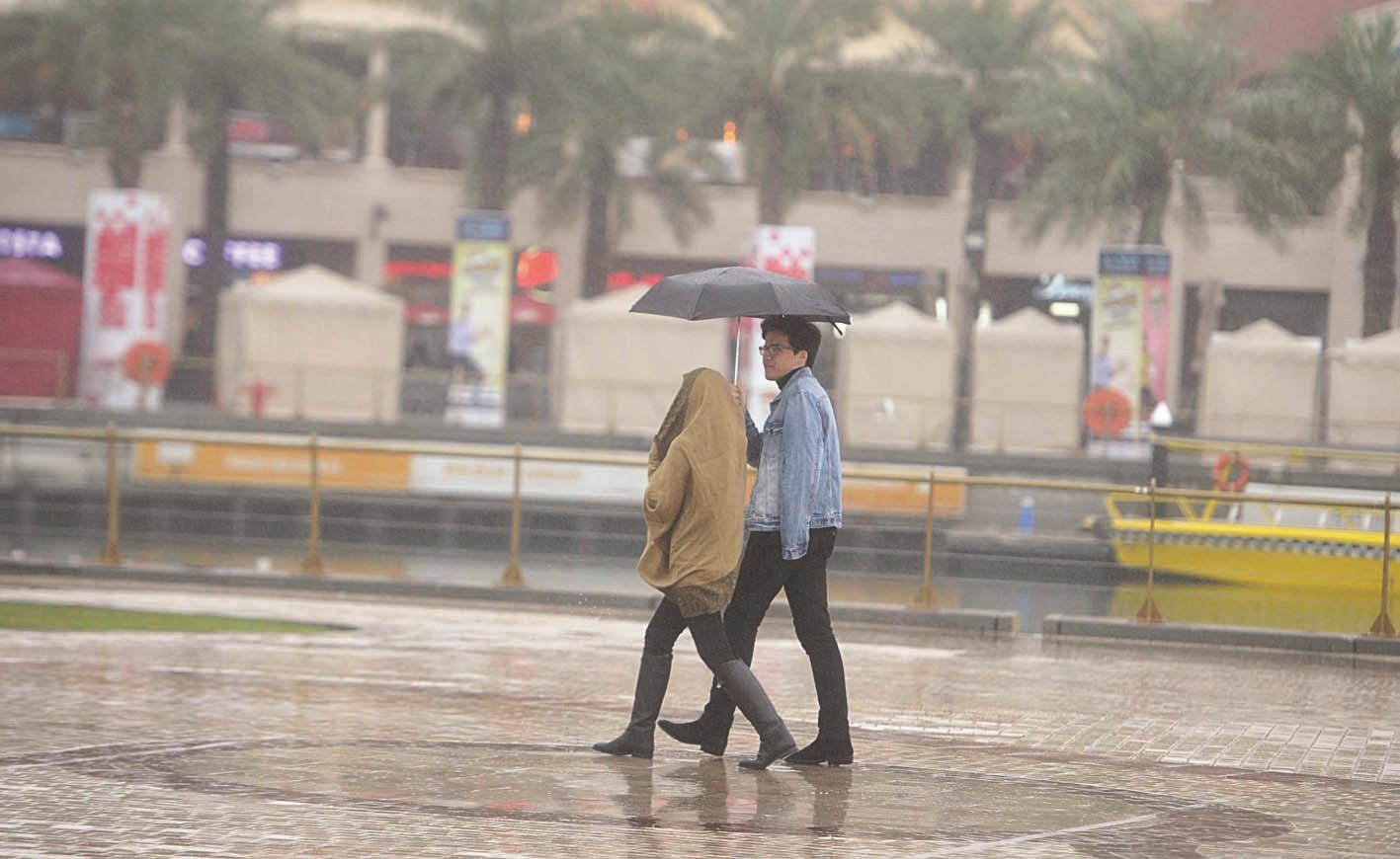 أجواء مناسبة للبعض للسير تحت المطر