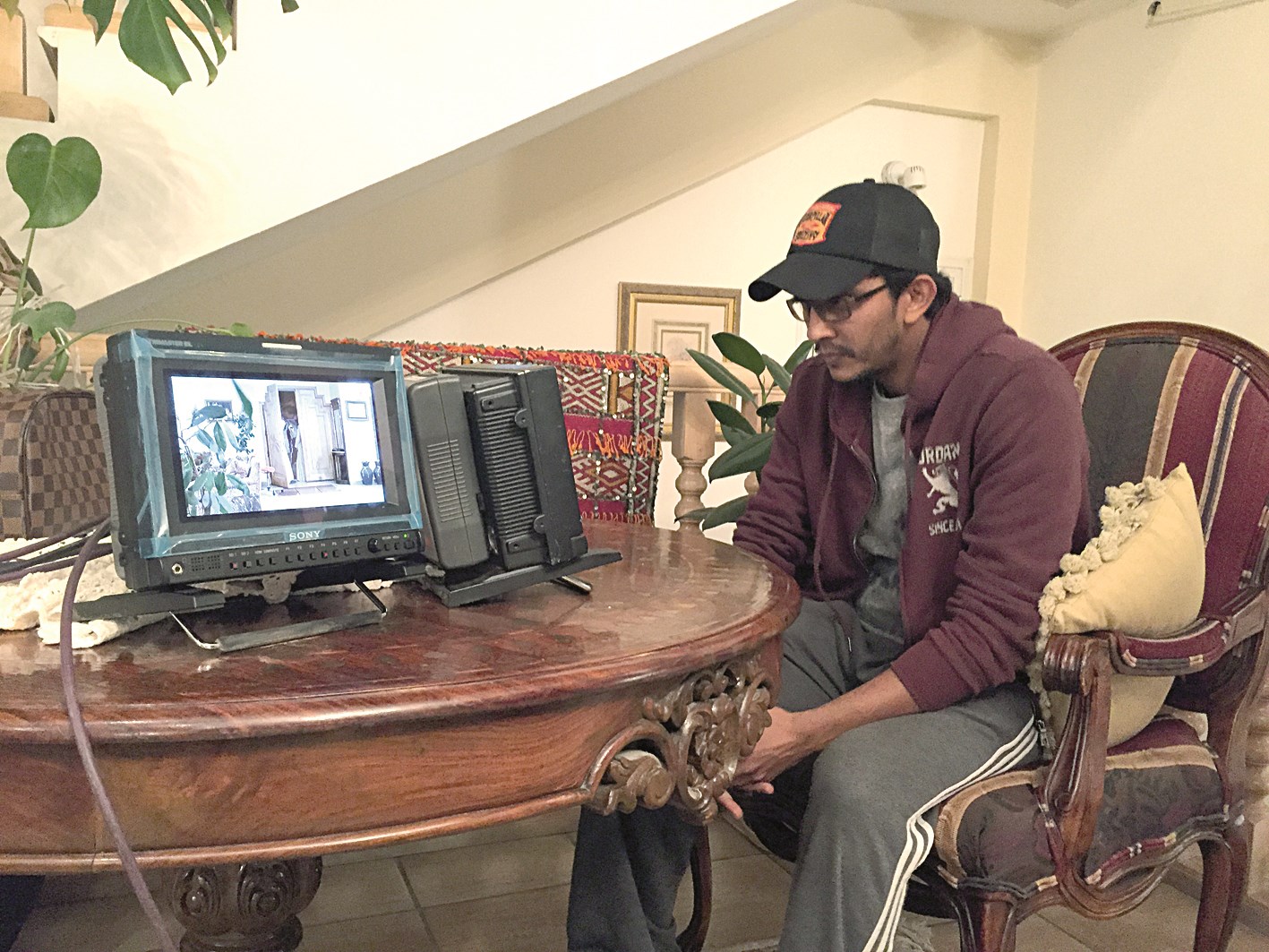 المخرج محمد البكر يتابع التصوير