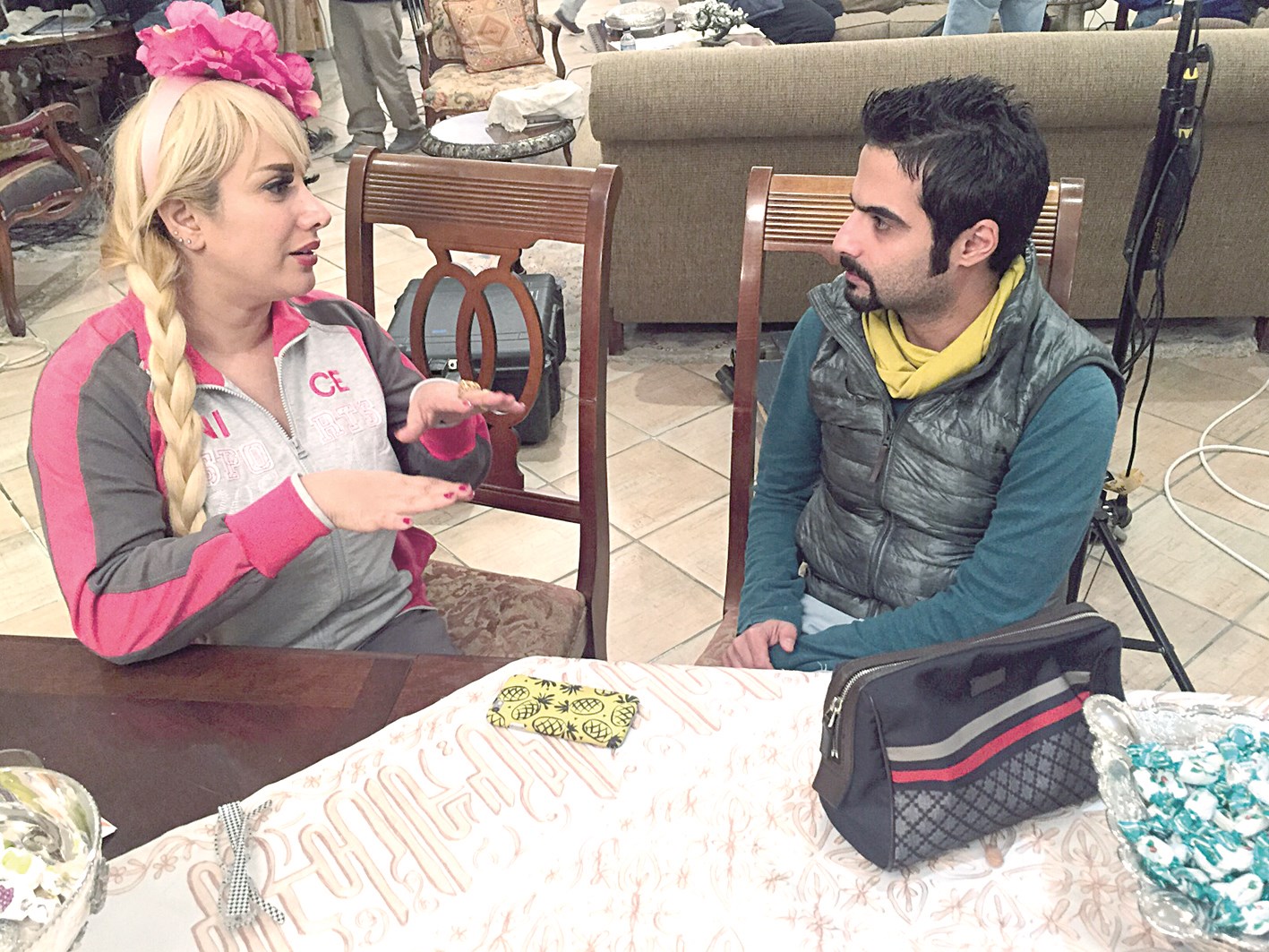 ميس قمر تتحدث إلى الزميل حمود العنزي