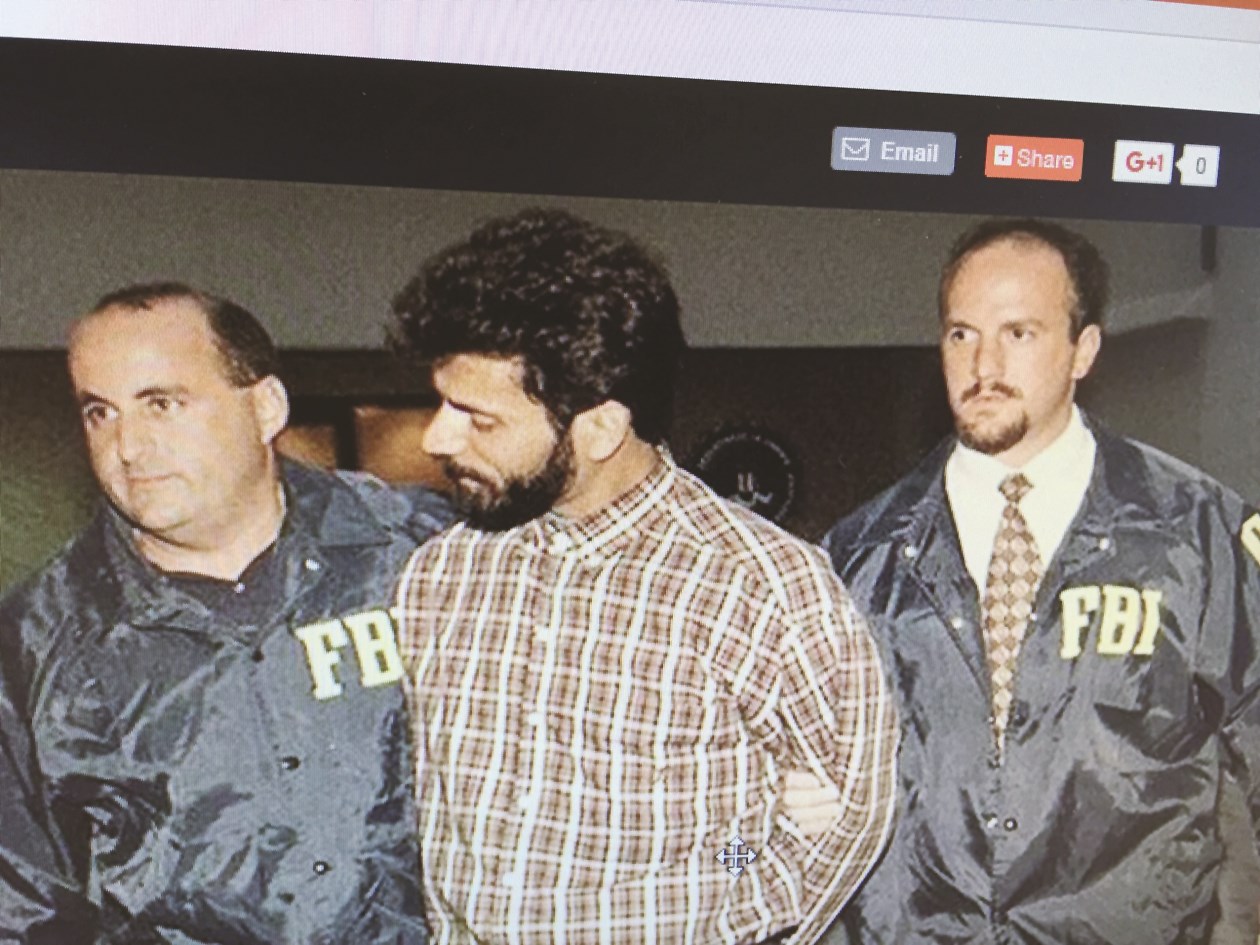 u0633u0639u062f u0625u0628u0631u0627u0647u064au0645 u062eu0644u0627u0644 u062au0648u0642u064au0641u0647 u0645u0646 u0642u0628u0644 u0627u0644u0640 FBI u0627u0644u0639u0627u0645 1996