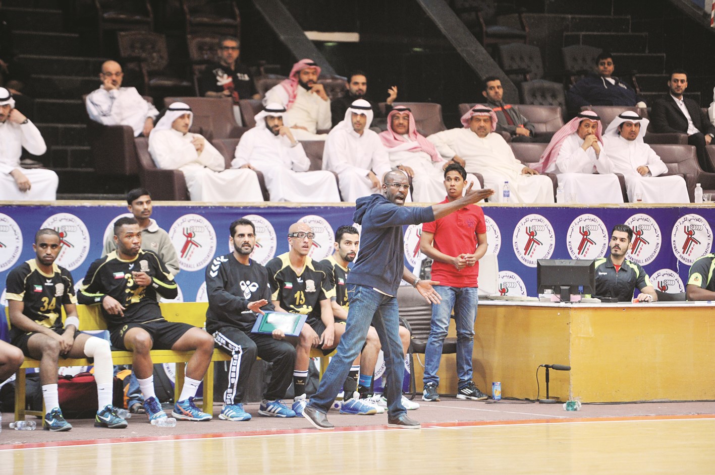 u0645u062fu0631u0628 u00abu0628u0631u0642u0627u0646u00bb u0644u0643u0631u0629 u0627u0644u064au062f u0633u0627u0644u0645 u0623u0646u0633 u062eu0644u0627u0644 u0627u0644u0645u0628u0627u0631u0627u0629 u0623u0645u0627u0645 u00abu0627u0644u0643u0648u064au062au00bb