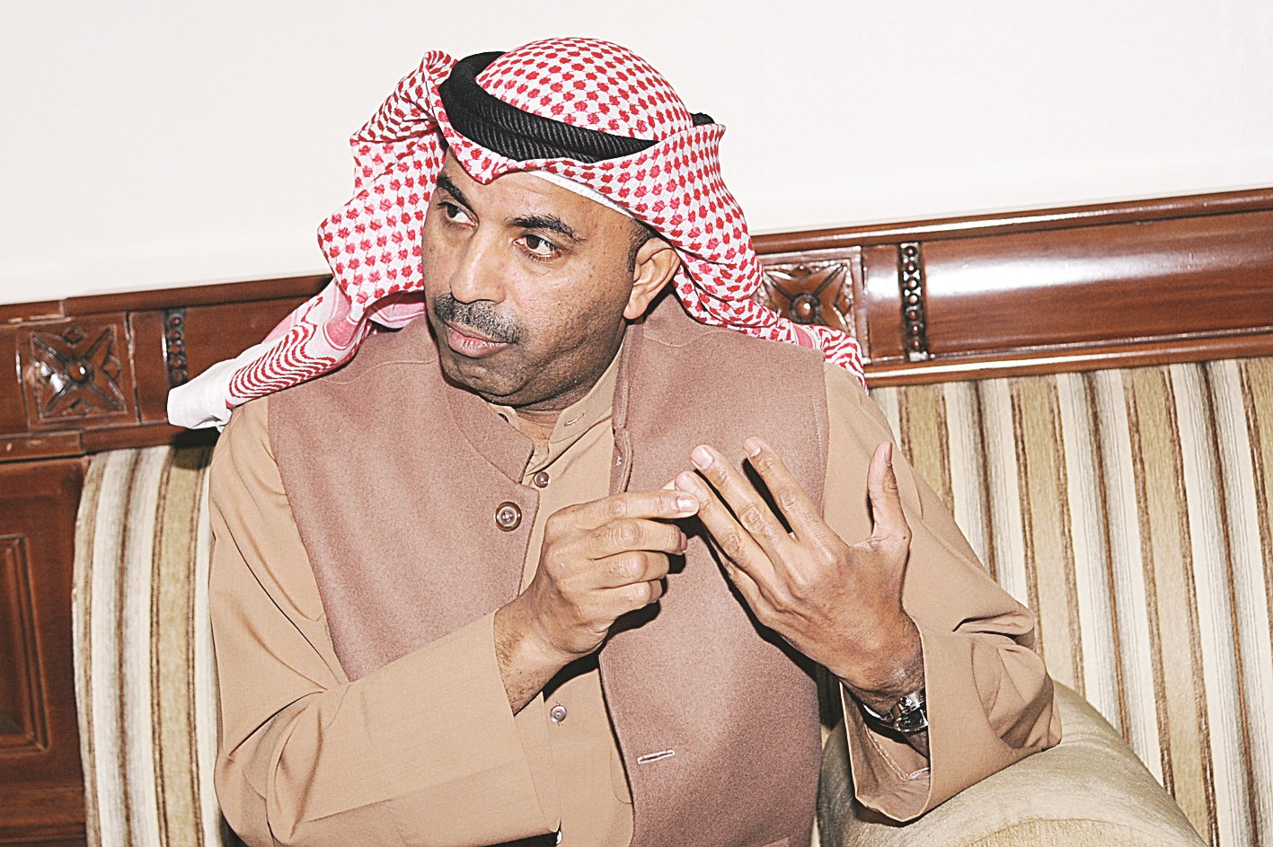 ... مدافعاً عن مواقفه