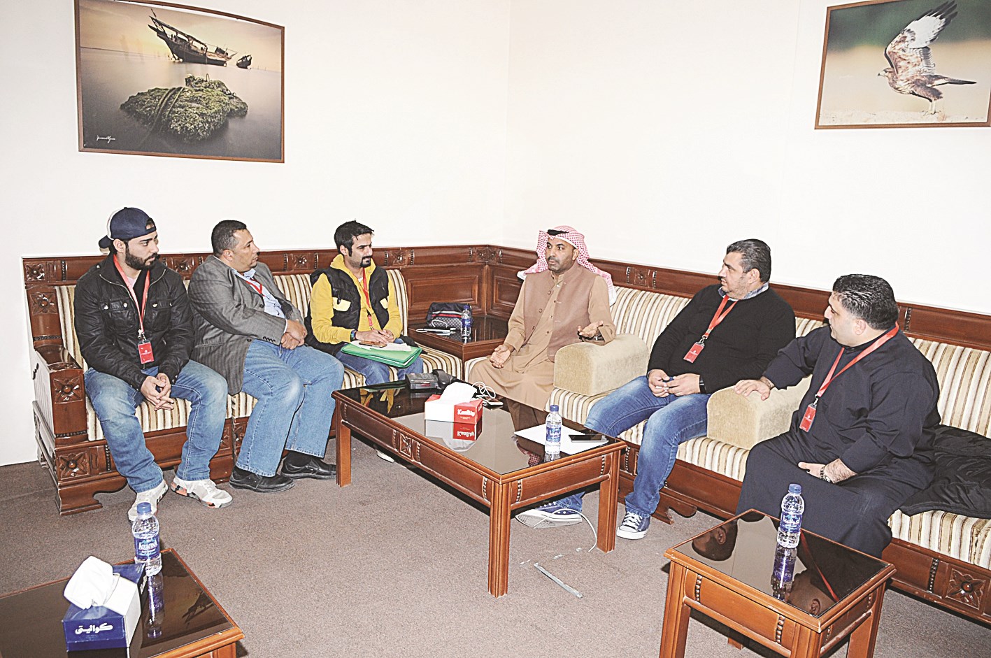 العلي مع الزملاء في قسم فنون «الراي»