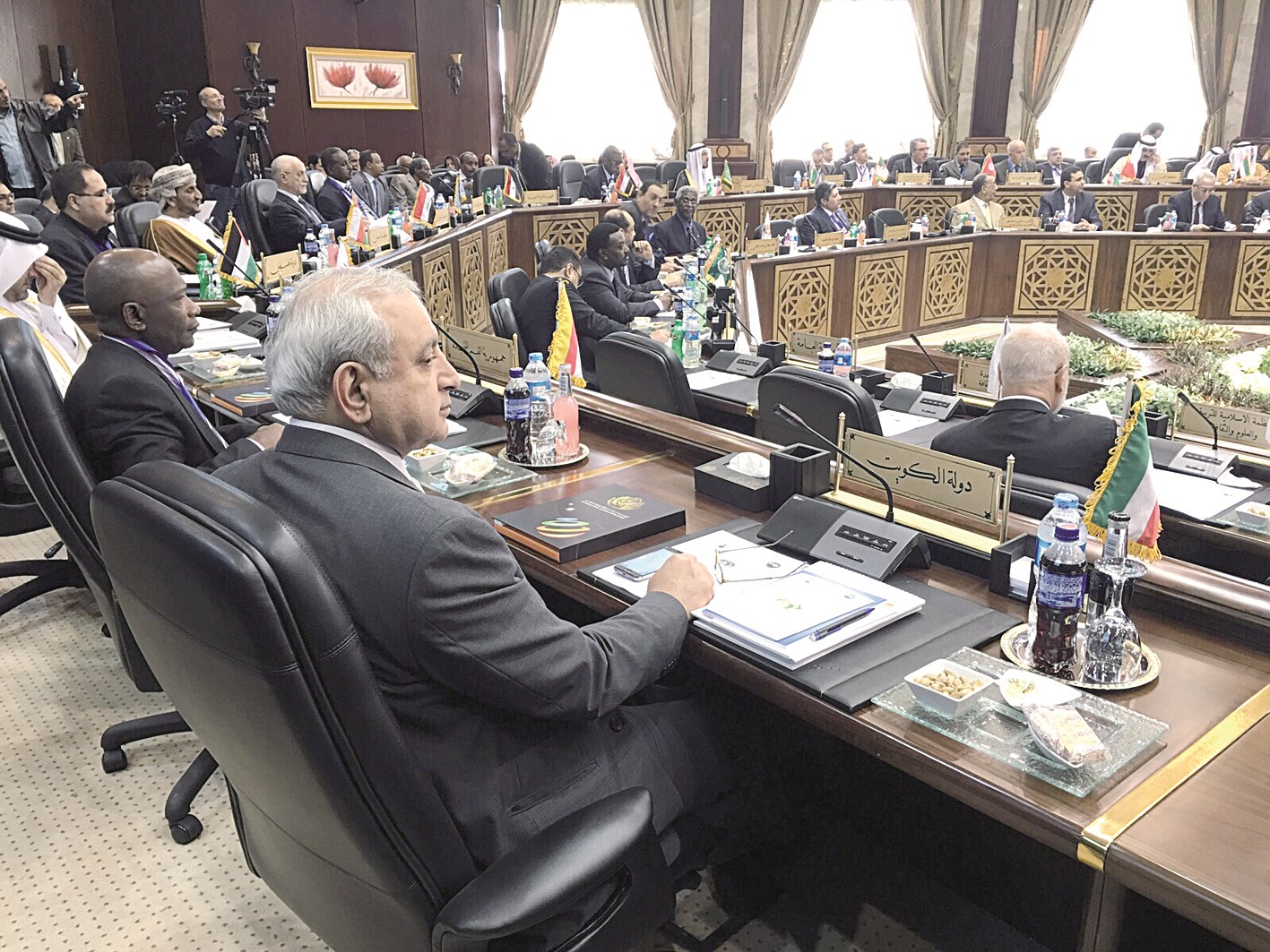 u0627u0644u0639u064au0633u0649 u0645u062au0631u0626u0633u0627u064b u0648u0641u062f u0627u0644u0643u0648u064au062a u0641u064a u0627u0644u0645u0624u062au0645u0631