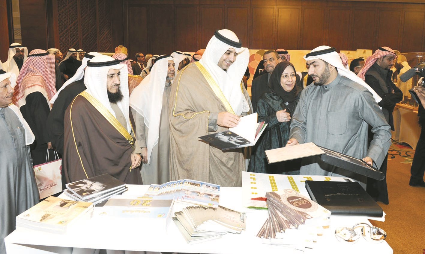 جولة لاستعراض إصدارات «أمانة الاوقاف»