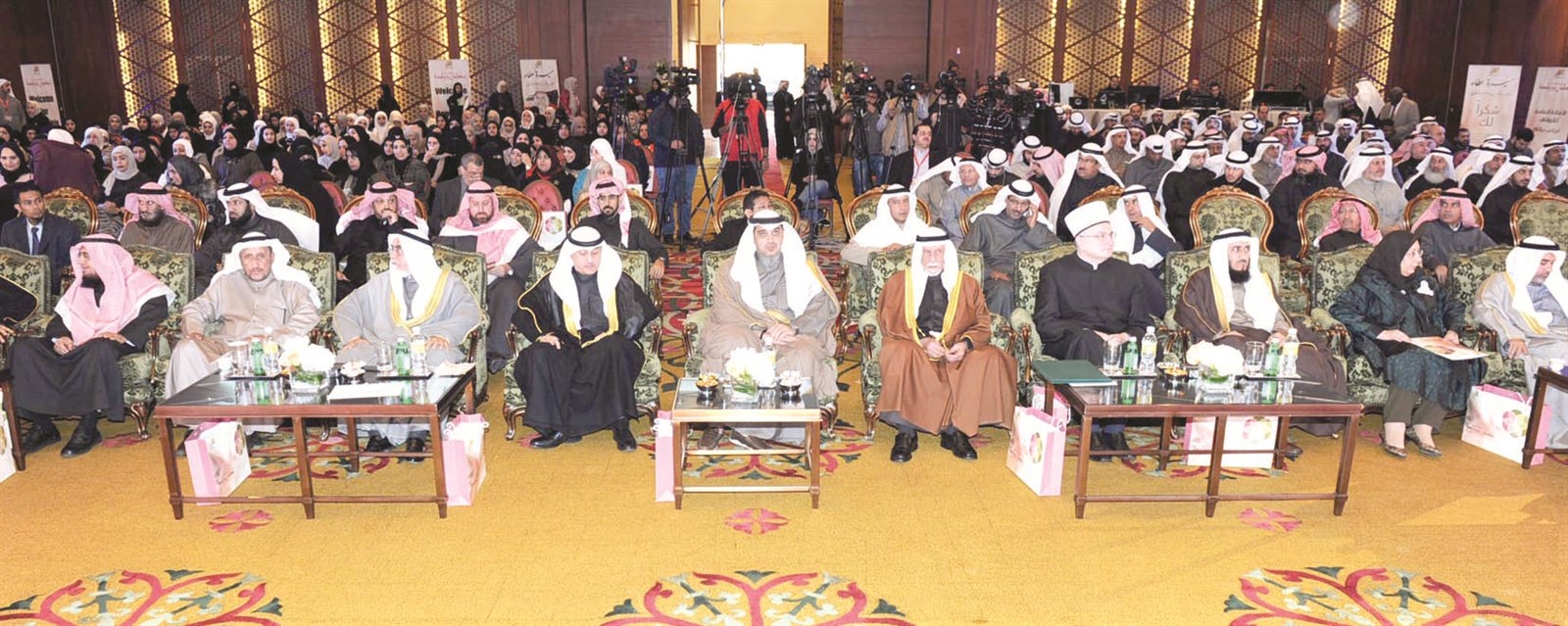 u0627u0644u0639u0628u062fu0627u0644u0644u0647 u0645u062au0648u0633u0637u0627u064b u0643u0628u0627u0631 u062du0636u0648u0631 u0627u0644u0645u0644u062au0642u0649 (u062au0635u0648u064au0631 u0637u0627u0631u0642 u0639u0632u0627u0644u062fu064au0646)