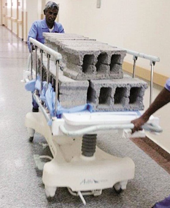 السرير الطبي المحمّل بالطابوق