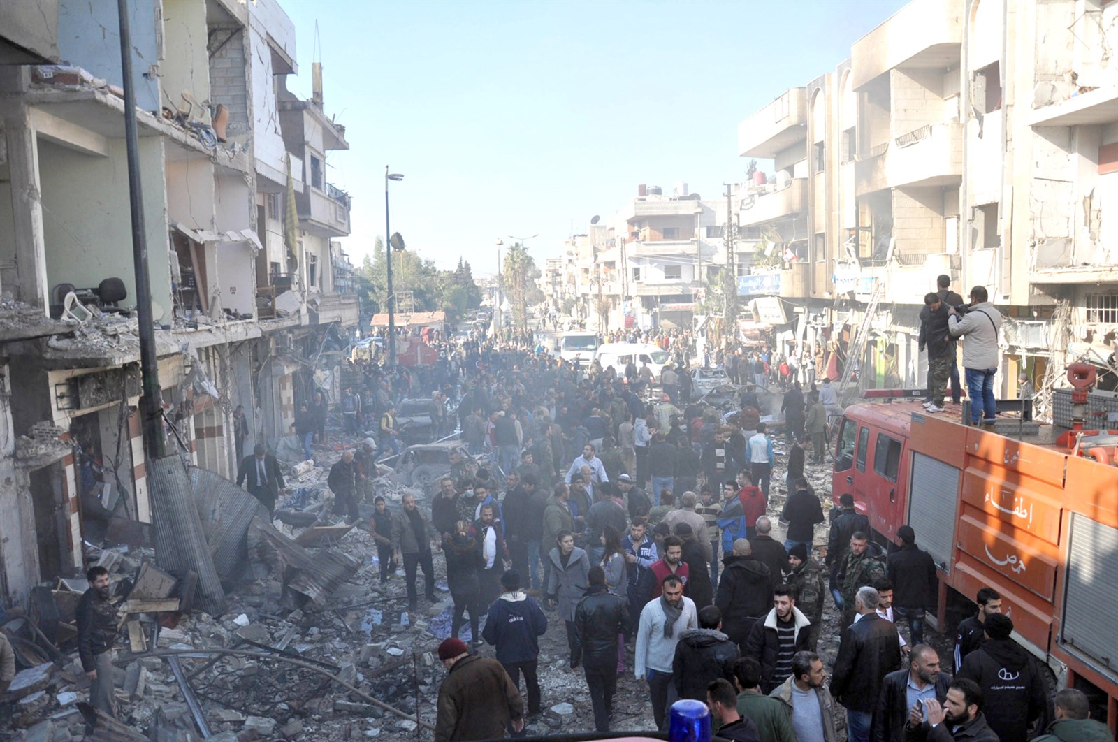 u0642u0627u0641u0644u0629 u0633u064au0627u0631u0627u062a u062au0627u0628u0639u0629 u0644u0644u0635u0644u064au0628 u0627u0644u0623u062du0645u0631 u0644u062fu0649 u0648u0635u0648u0644u0647u0627 u0625u0644u0649 u0627u0644u0623u0631u0627u0636u064a u0627u0644u0644u0628u0646u0627u0646u064au0629 u0623u0645u0633 (u0631u0648u064au062au0631u0632)