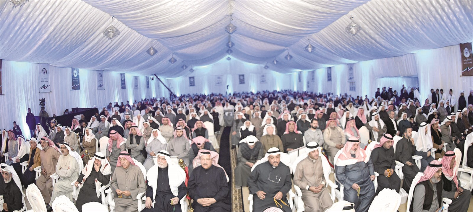 حشد من الحضور في حفل التأبين (تصوير جاسم بارون)