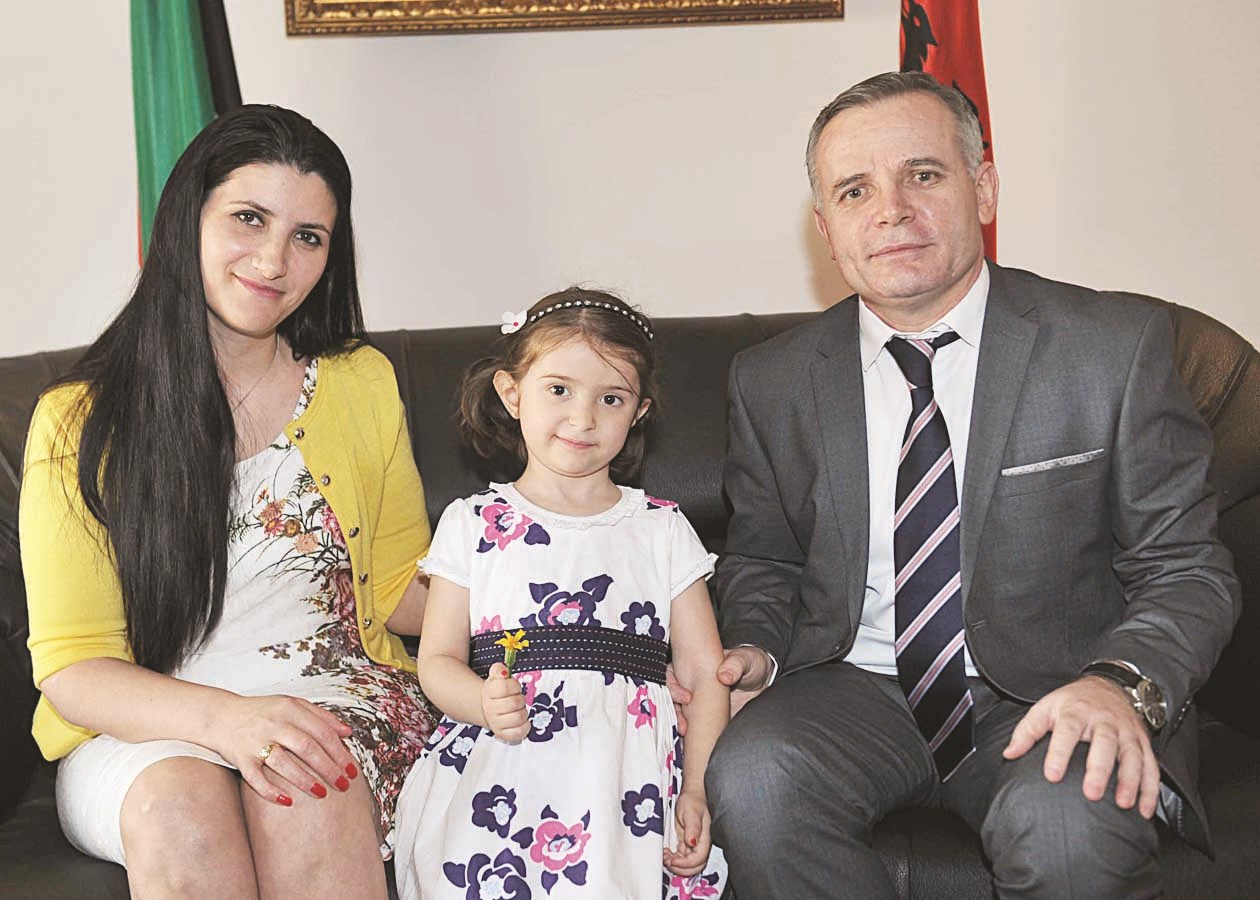 السفير الألباني ينوي السفر مع عائلته إلى اسطنبول