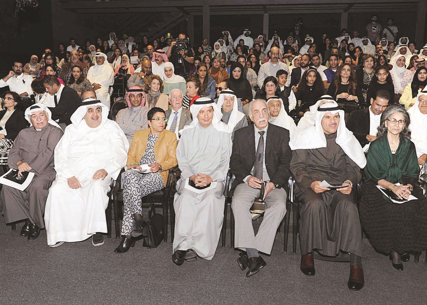 الشيخ سلمان الحمود والشيخة حصة الصباح ومحمد السنعوسي يتقدمون الحضور