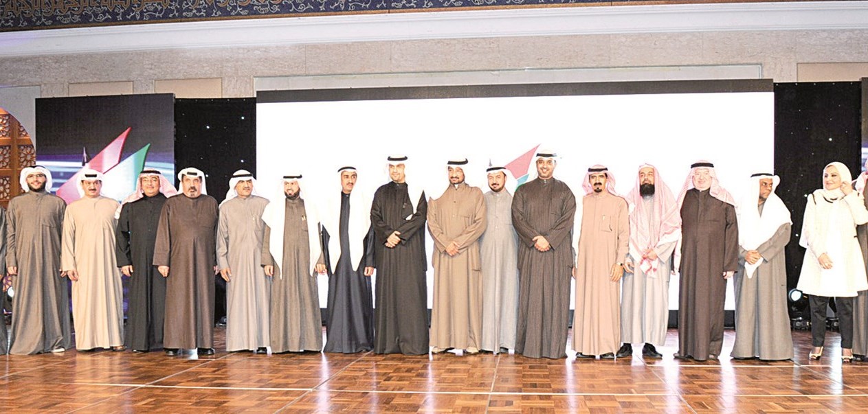 u0627u0644u0648u0632u0631u0627u0621 u0627u0644u0639u0644u064a u0648u0627u0644u0635u0627u0644u062d u0648u0627u0644u0639u0628u062fu0627u0644u0644u0647 u0645u0639 u0627u0644u0645u0648u0638u0651u0641u064au0646 u0627u0644u0645u062au0642u0627u0639u062fu064au0646  (u062au0635u0648u064au0631 u0637u0627u0631u0642 u0639u0632u0627u0644u062fu064au0646)