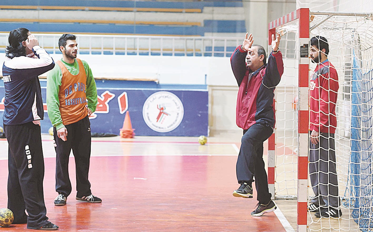 u0633u0627u0644u0645 u0645u062du0645u0648u062f u064au062au062du062fu0651u062b u0625u0644u0649 u0627u0644u0644u0627u0639u0628u064au0646 u0642u0628u0644 u0628u062fu0621 u0627u0644u062au062fu0631u064au0628 (u062au0635u0648u064au0631 u062cu0627u0633u0645 u0628u0627u0631u0648u0646)