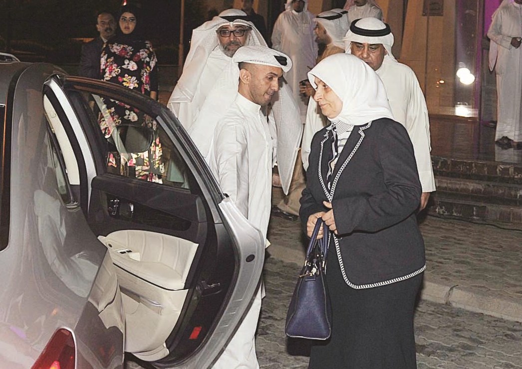 الاستياء بادٍ على الوزيرة الصبيح