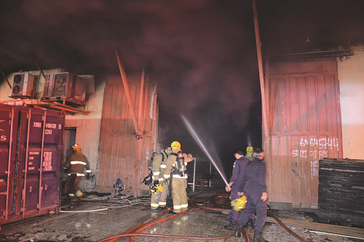 u0625u0637u0641u0627u0626u064au0648u0646 u064au0643u0627u0641u062du0648u0646 u0627u0644u062du0631u064au0642