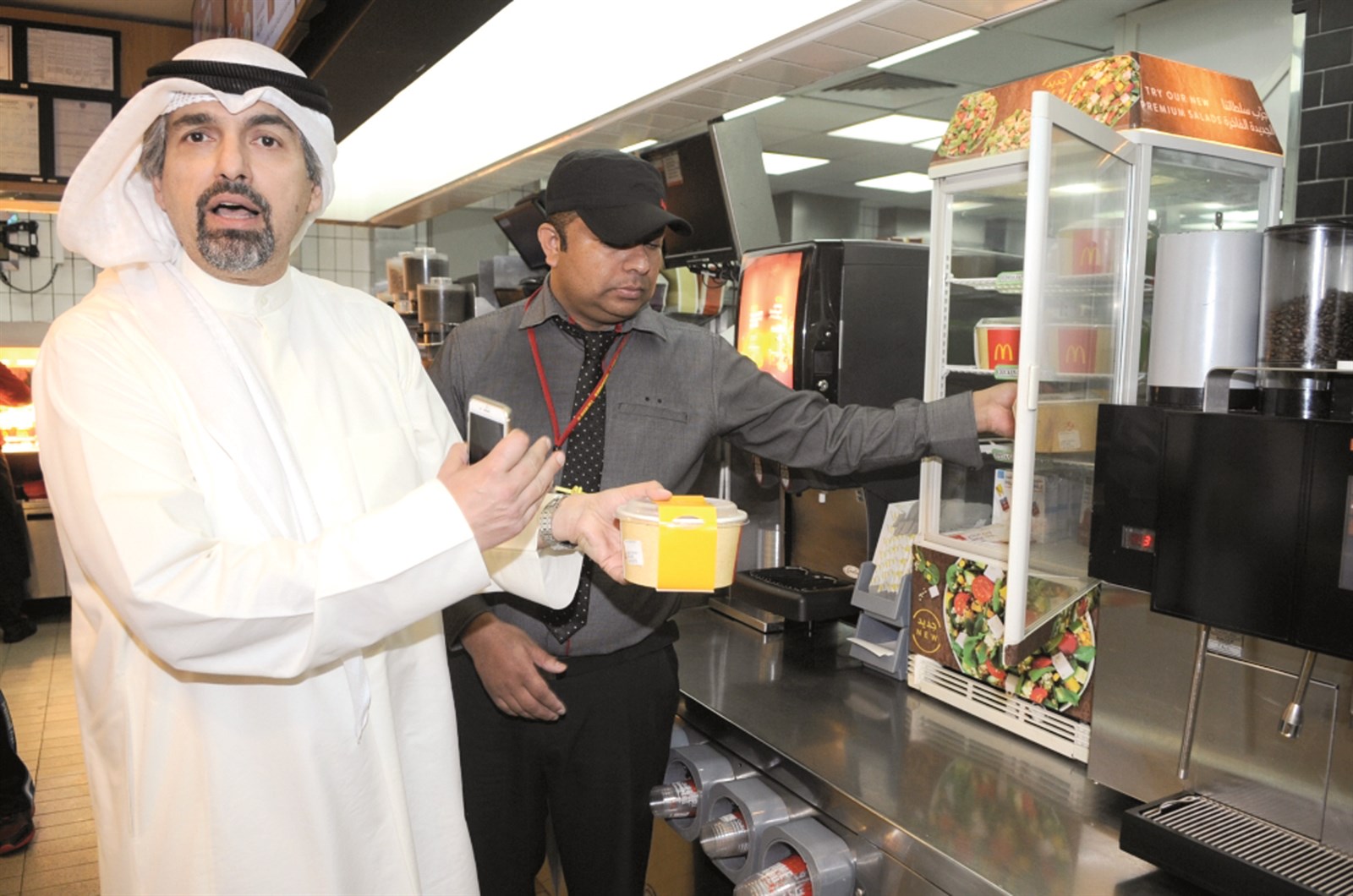 السلطة طازجة دائماً وتُبدل كل 8 ساعات (تصوير كرم ذياب)