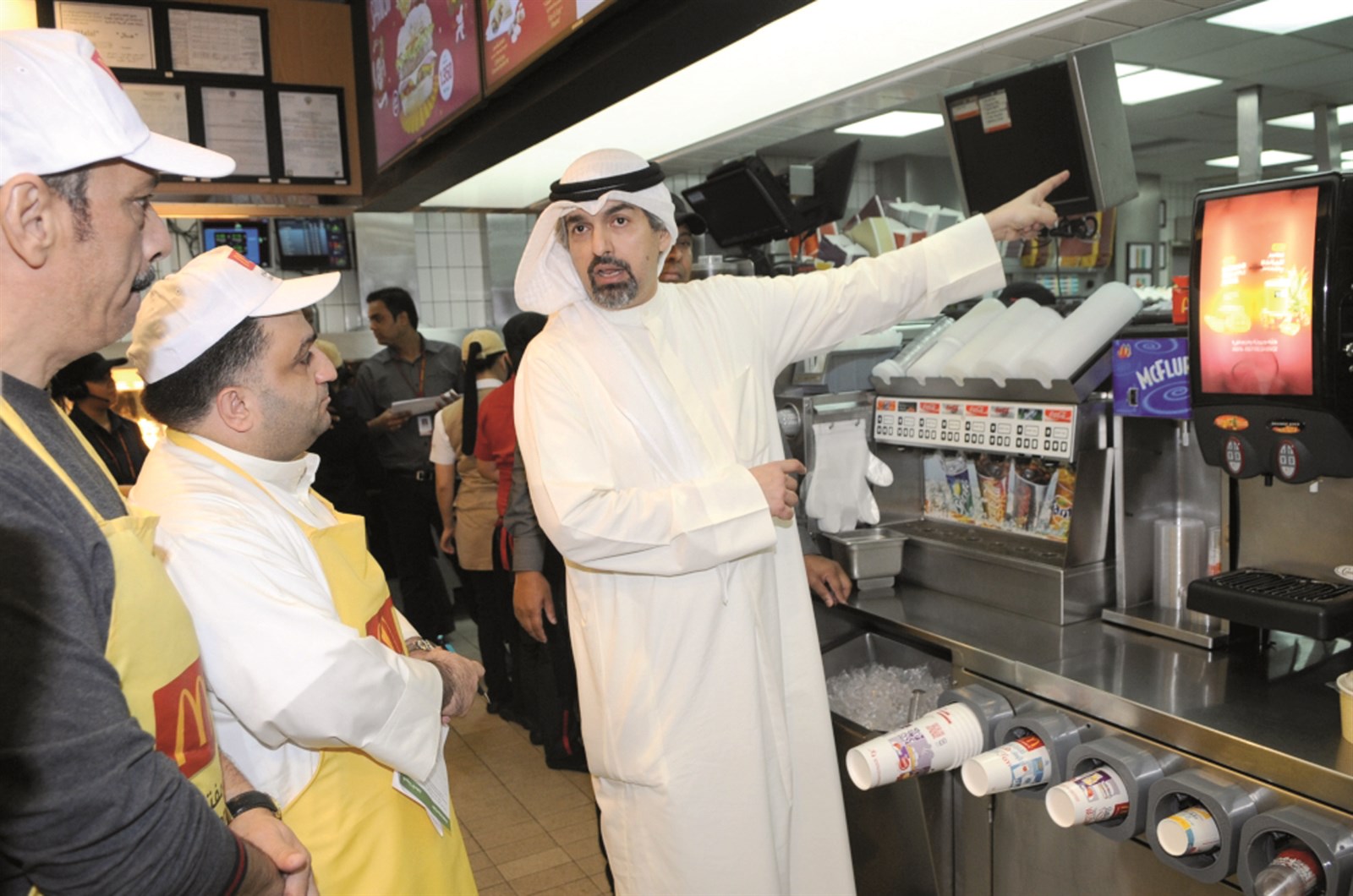 مكائن عصير البرتقال والمشروبات الغازية