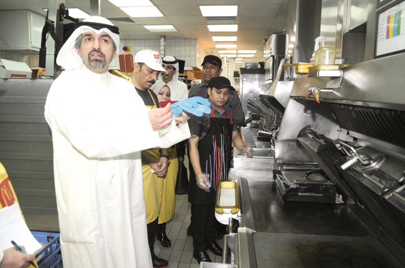 القفازات يجري تبديلها في كل خطوة طبخ