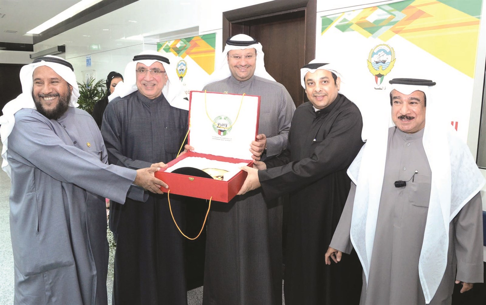 تكريم مدير عام بيت الزكاة ابراهيم الصالح   (تصوير أسعد عبدالله)