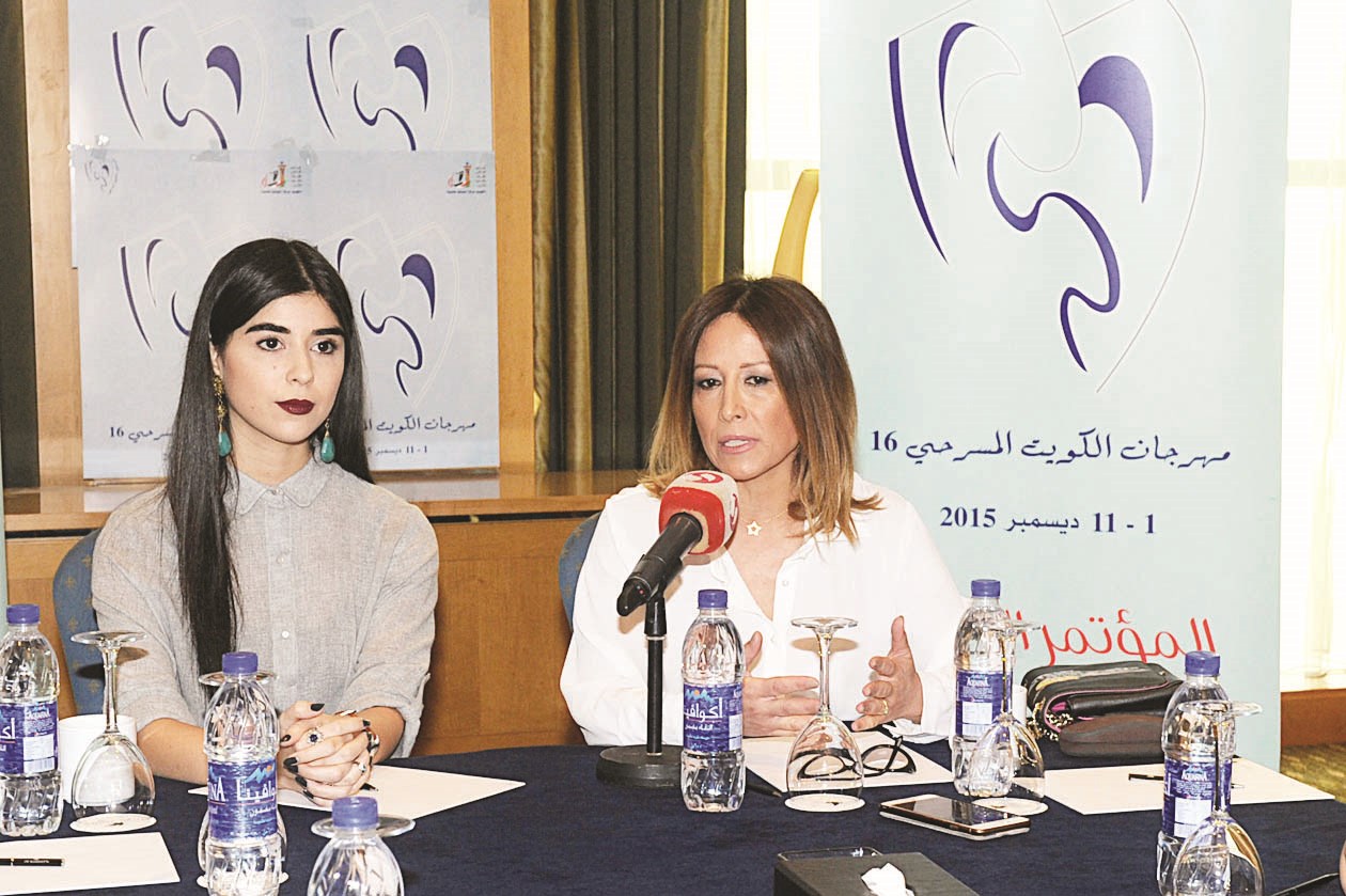 تقلا شمعون وزينة مكي في المؤتمر الصحافي (تصوير زكريا عطية)