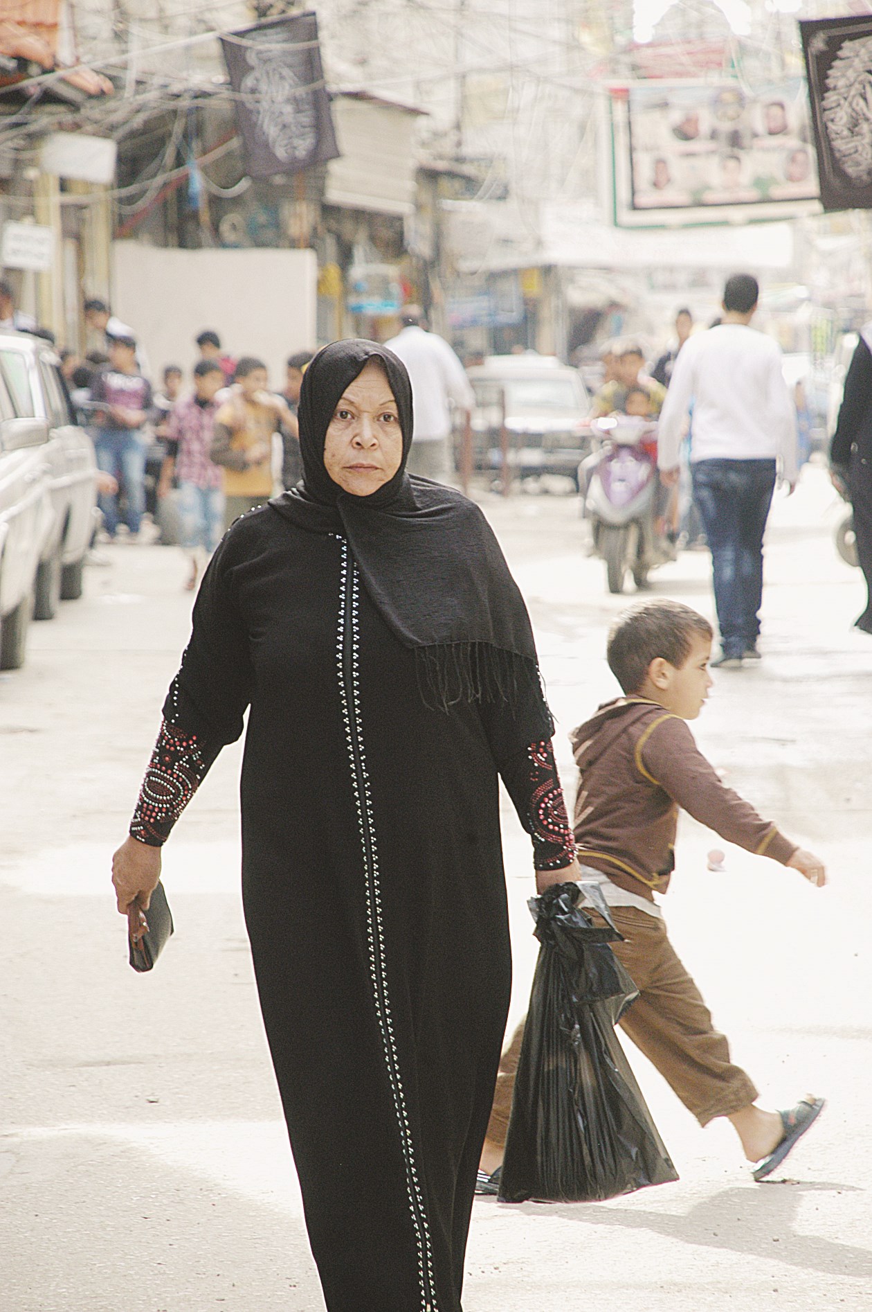 الحياة المعيشية تسير وفق المعتاد